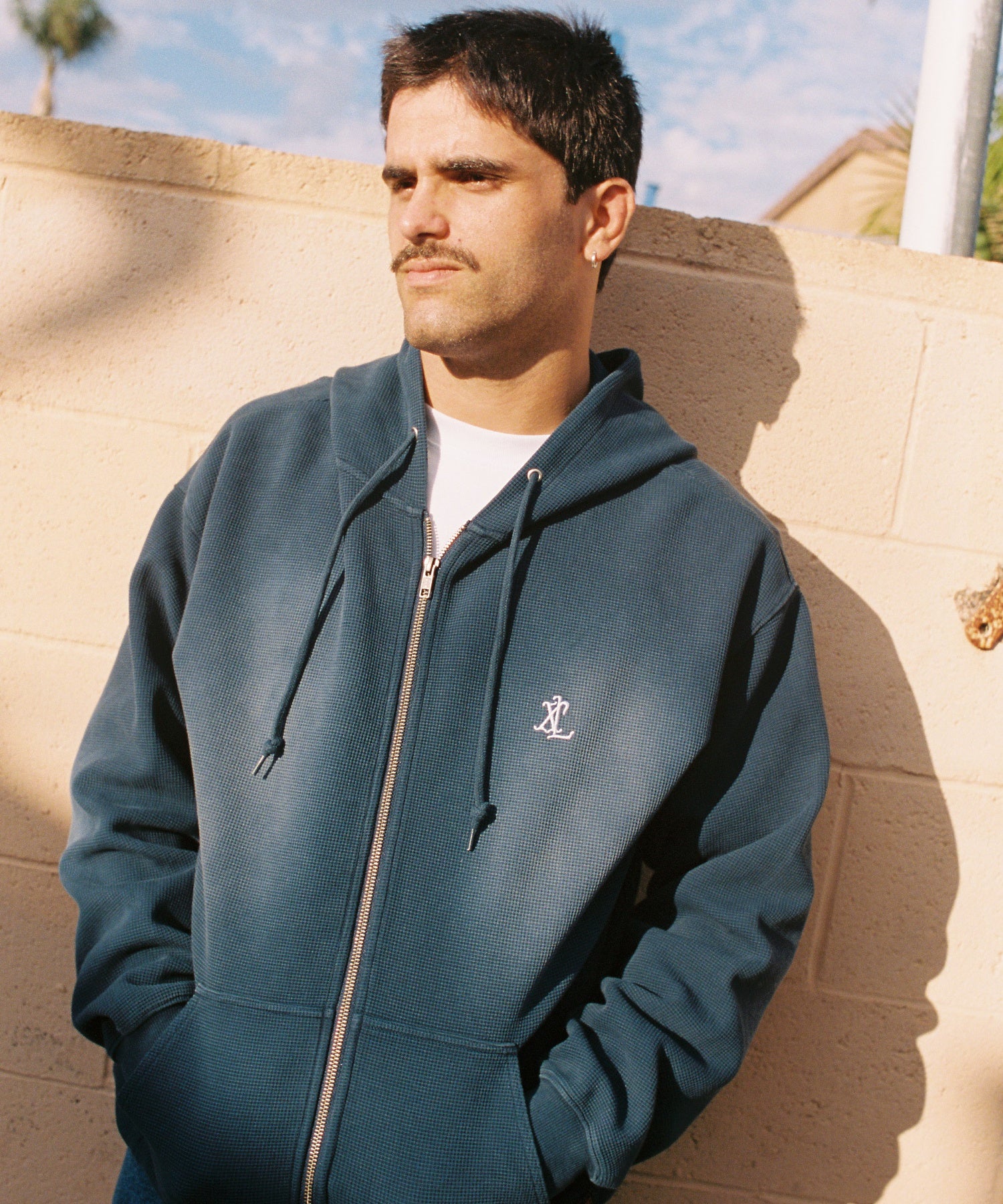FADED WAFFLE ZIP UP HOODED SWEATSHIRT - Image 9