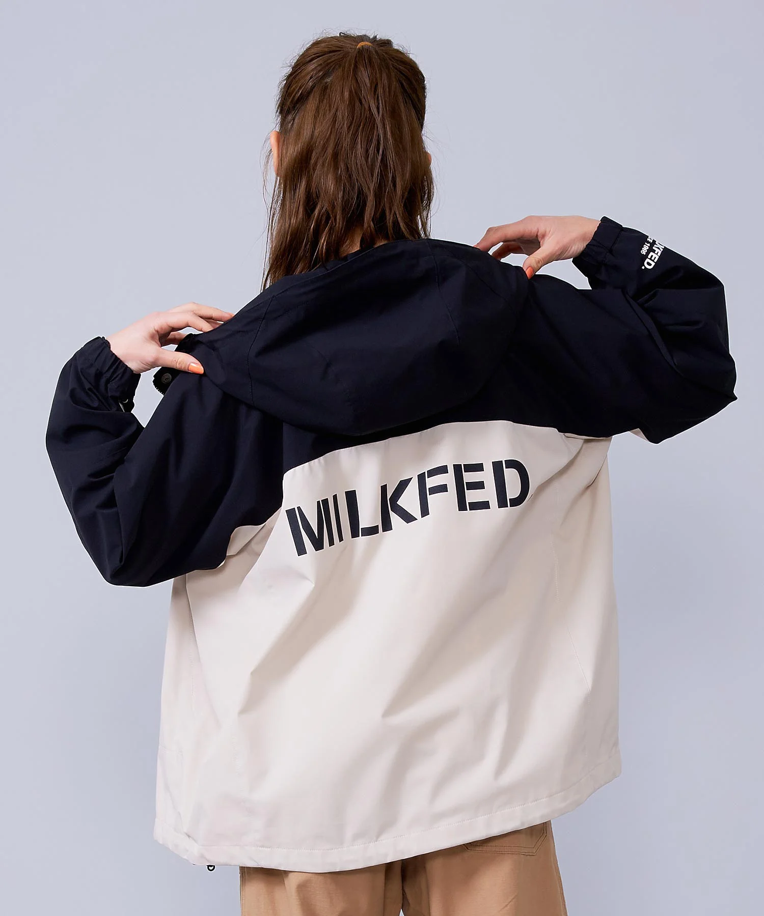 BACK LOGO BICOLOR MOUNTAIN PARKA MILKFED. - Image 9