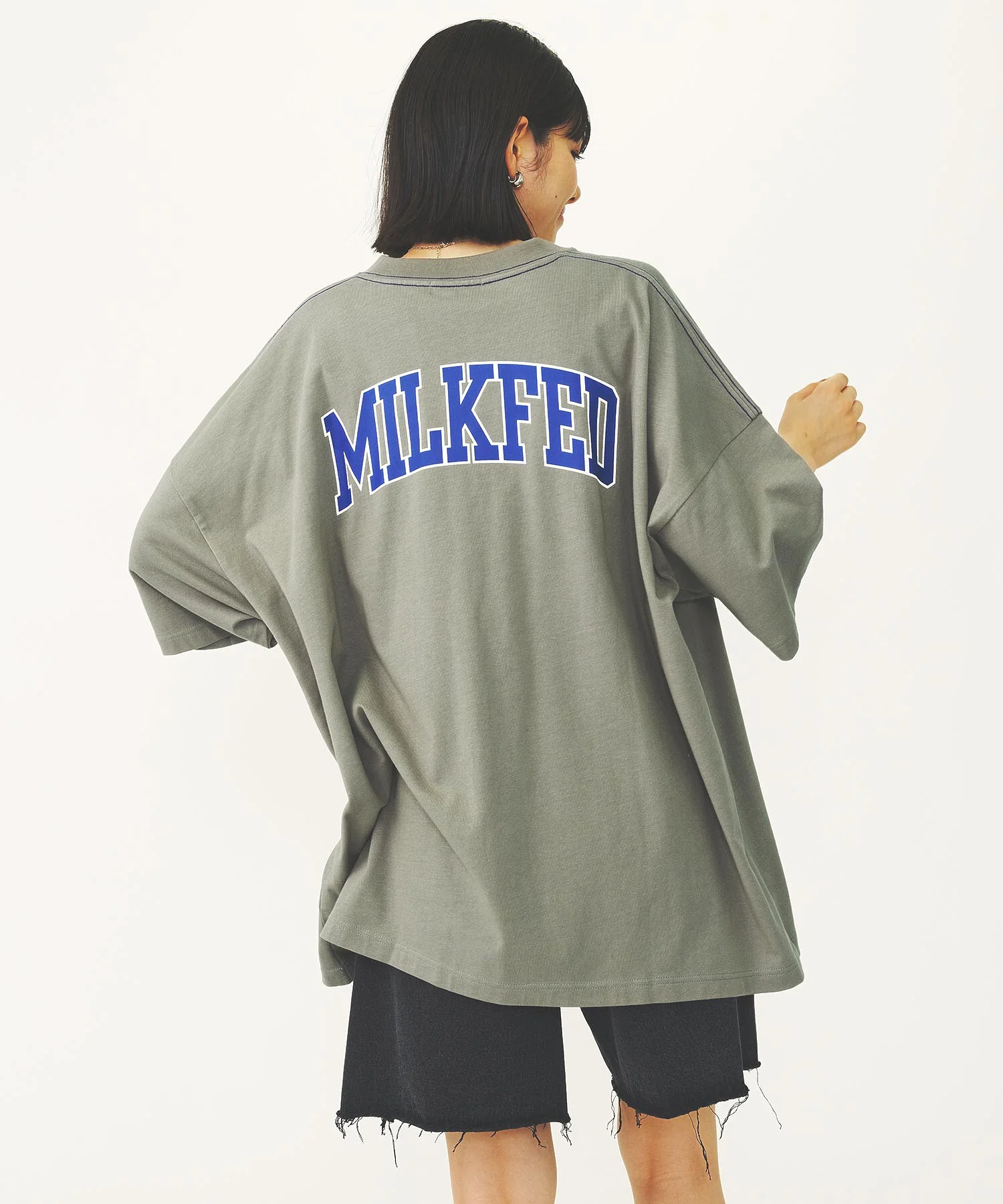 COLLEGE LOGO SUPER BIG S/S TOP - Image 17