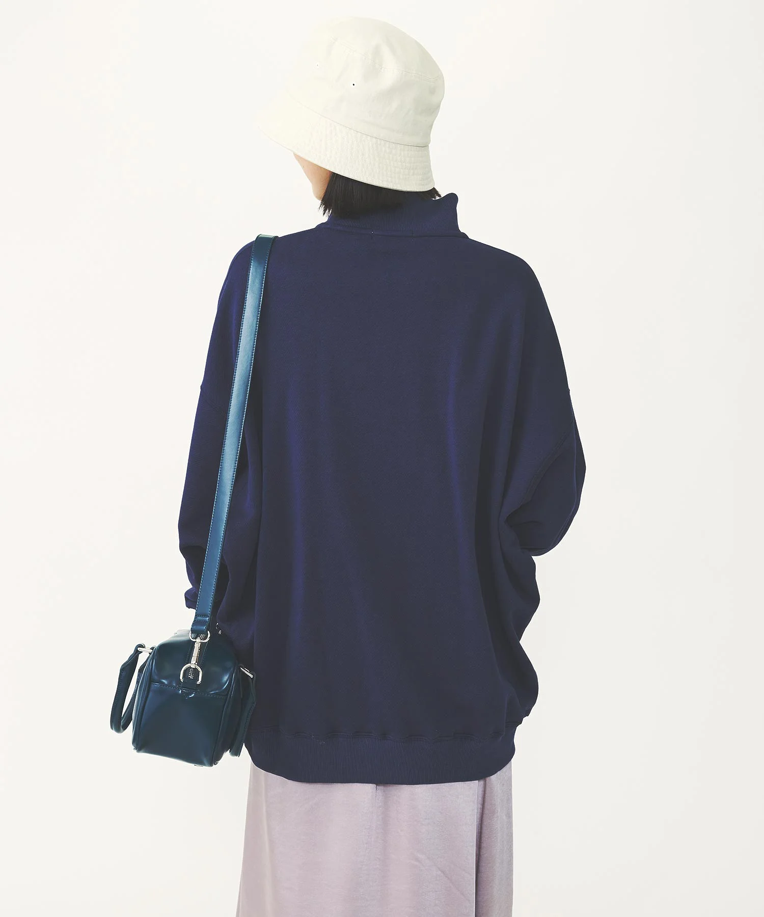 EMBROIDERRED BAR LOGO BUCKET HAT - Image 9