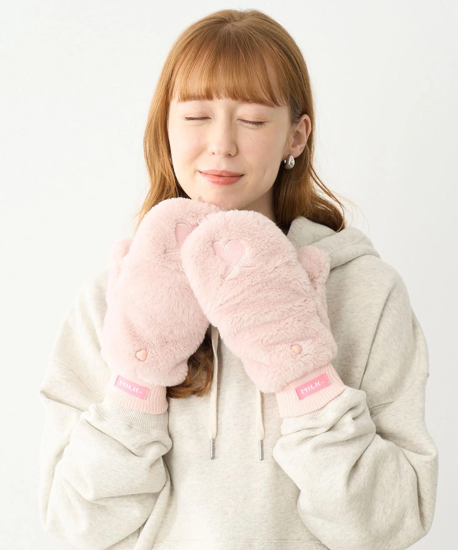 LOVE HEART FAUX FUR MITTENS - Image 5