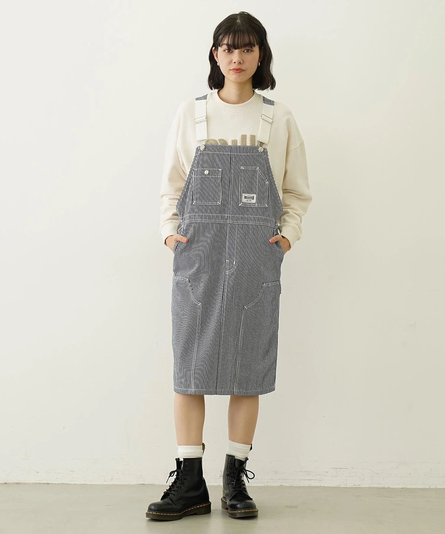 CUT-OUT LOGO SHORT SWEAT TOP - Image 21
