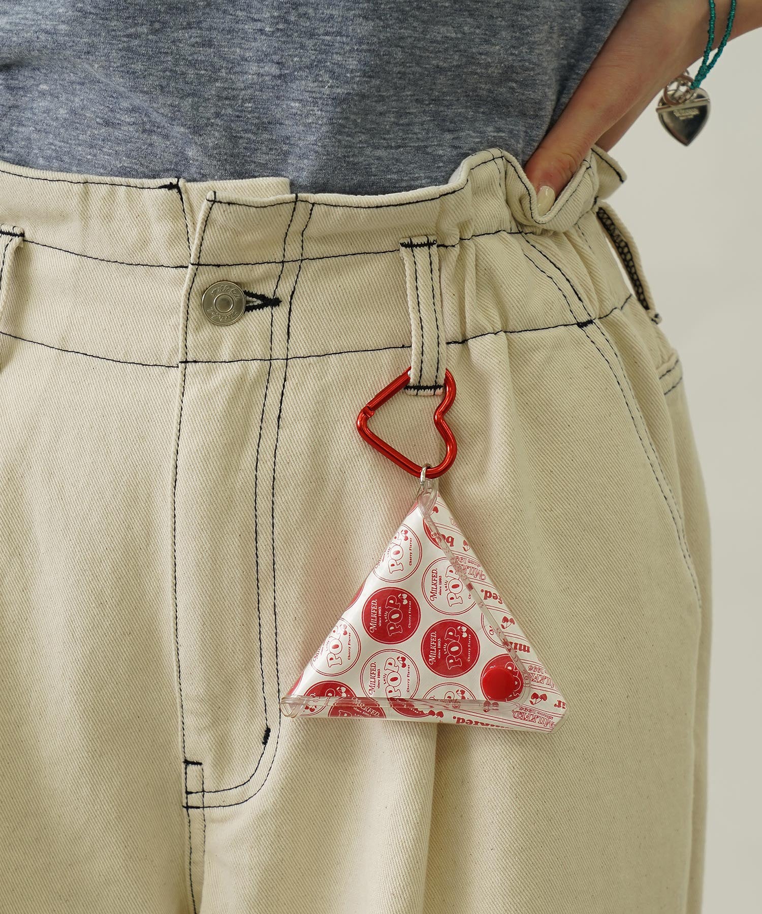 CHERRIES PRINT PVC TRIANGULAR CASE - Image 4