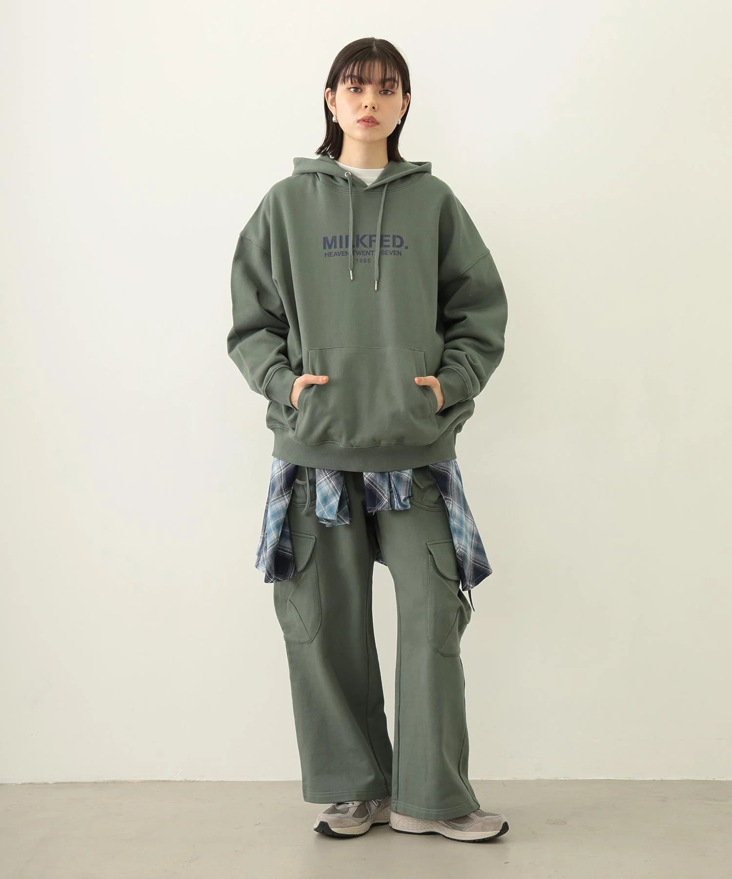 STENCIL LOGO WIDE SWEAT HOODIE - Image 9