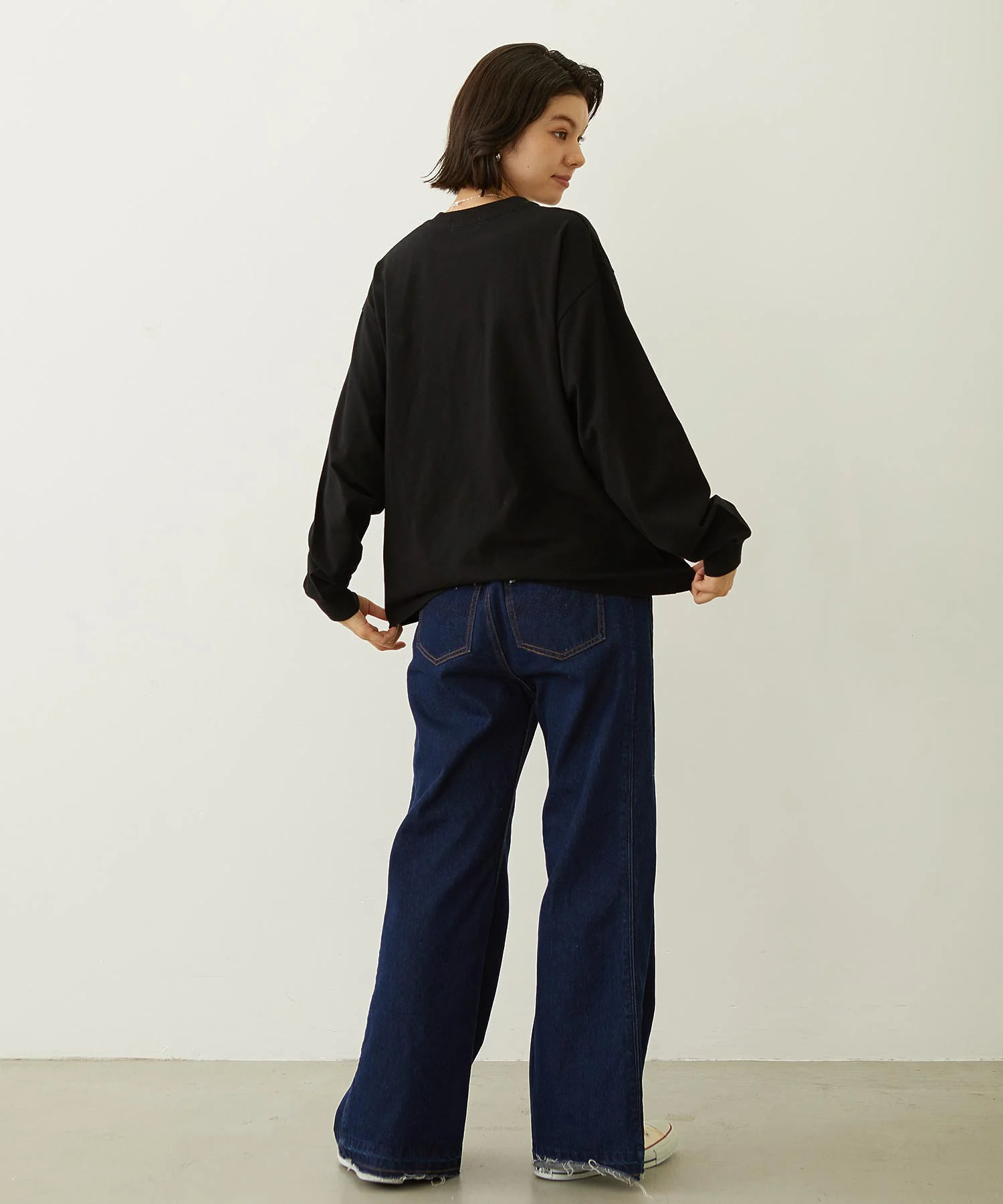 APPLE LOGO FLOCK PRINT L/S TEE - Image 25