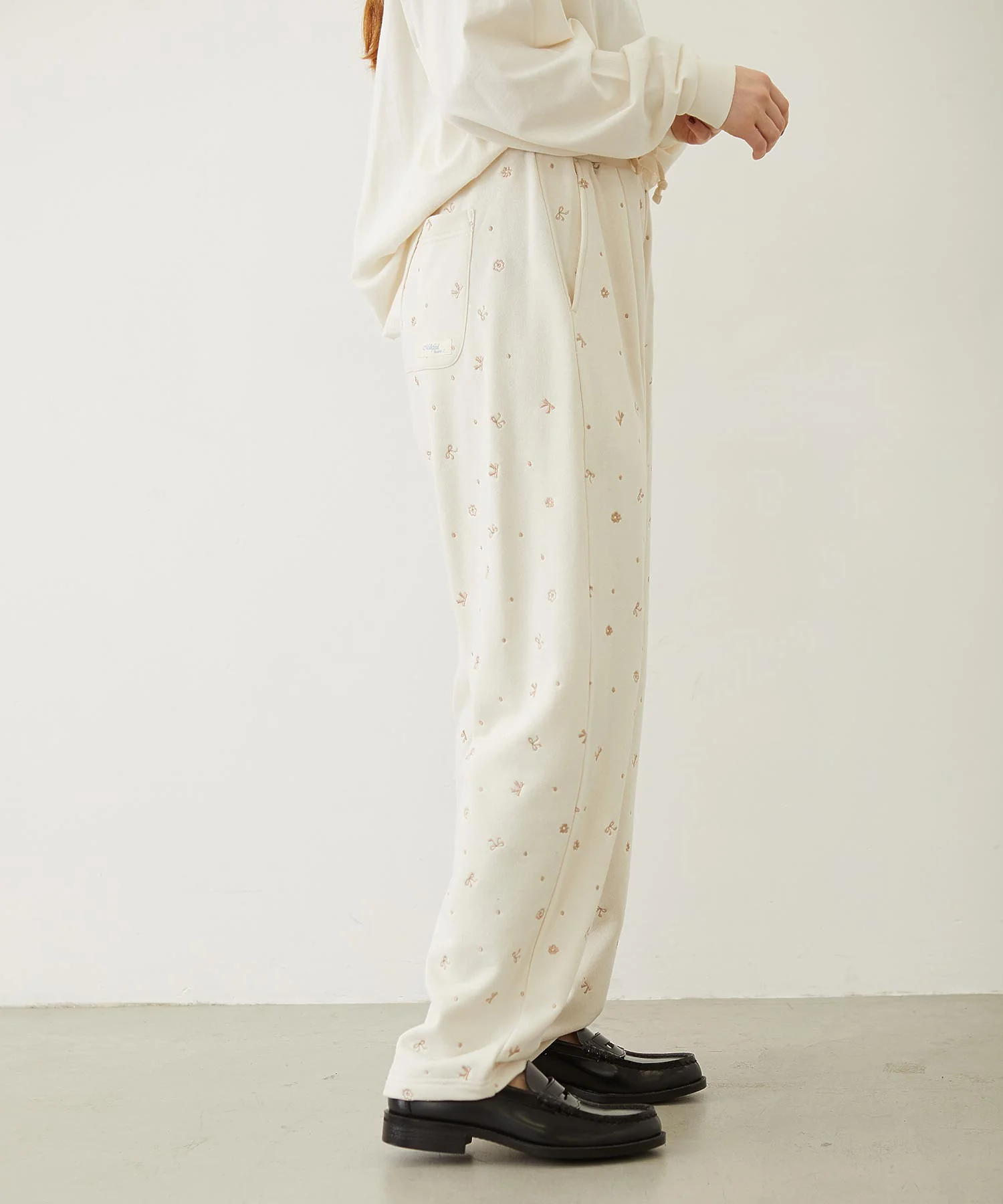 EMBROIDERY TUCK SWEAT PANTS - Image 28