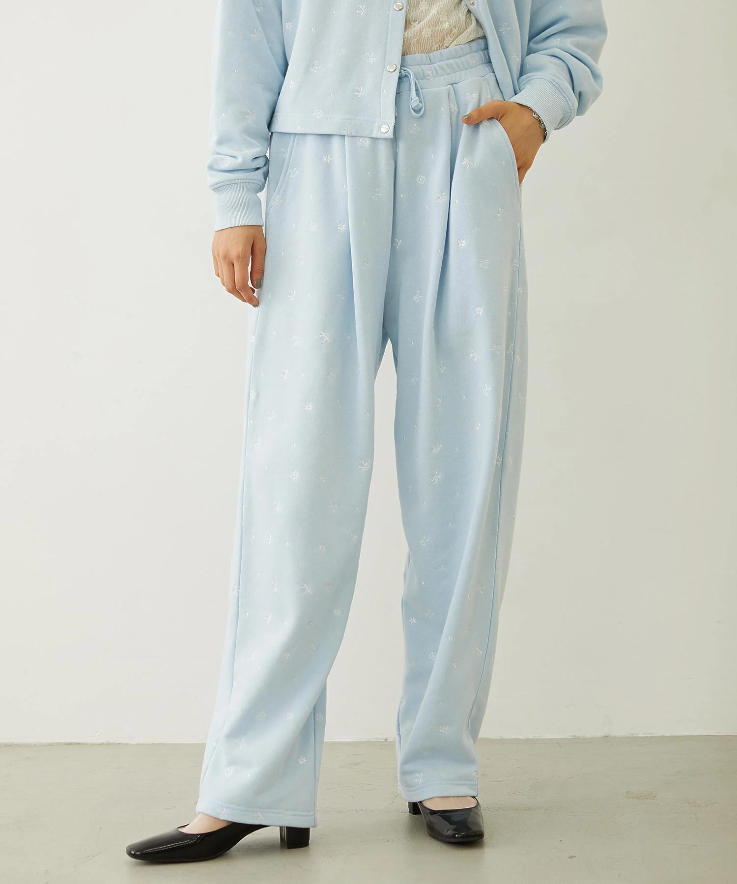 EMBROIDERY TUCK SWEAT PANTS - Image 7
