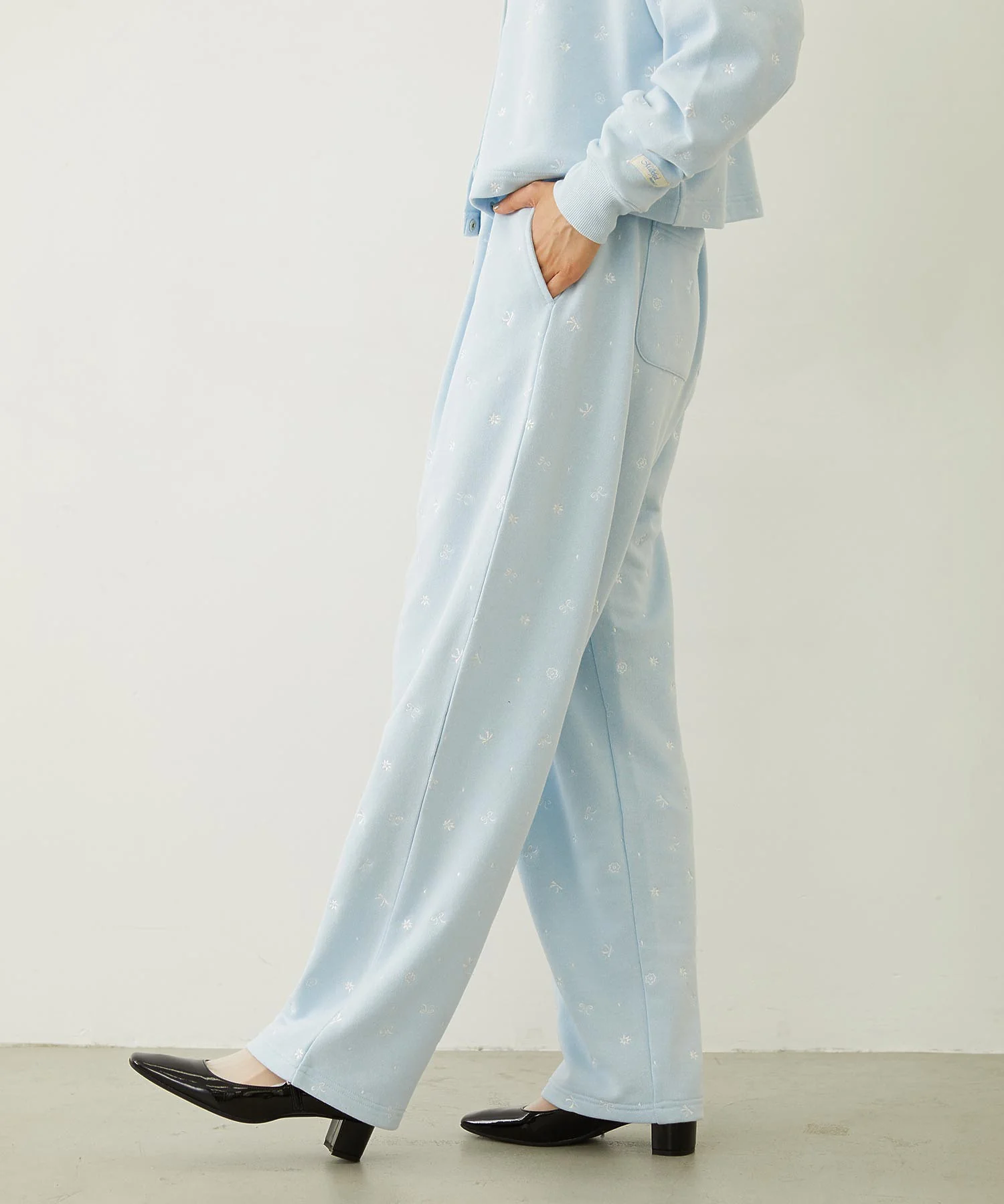 EMBROIDERY TUCK SWEAT PANTS - Image 8