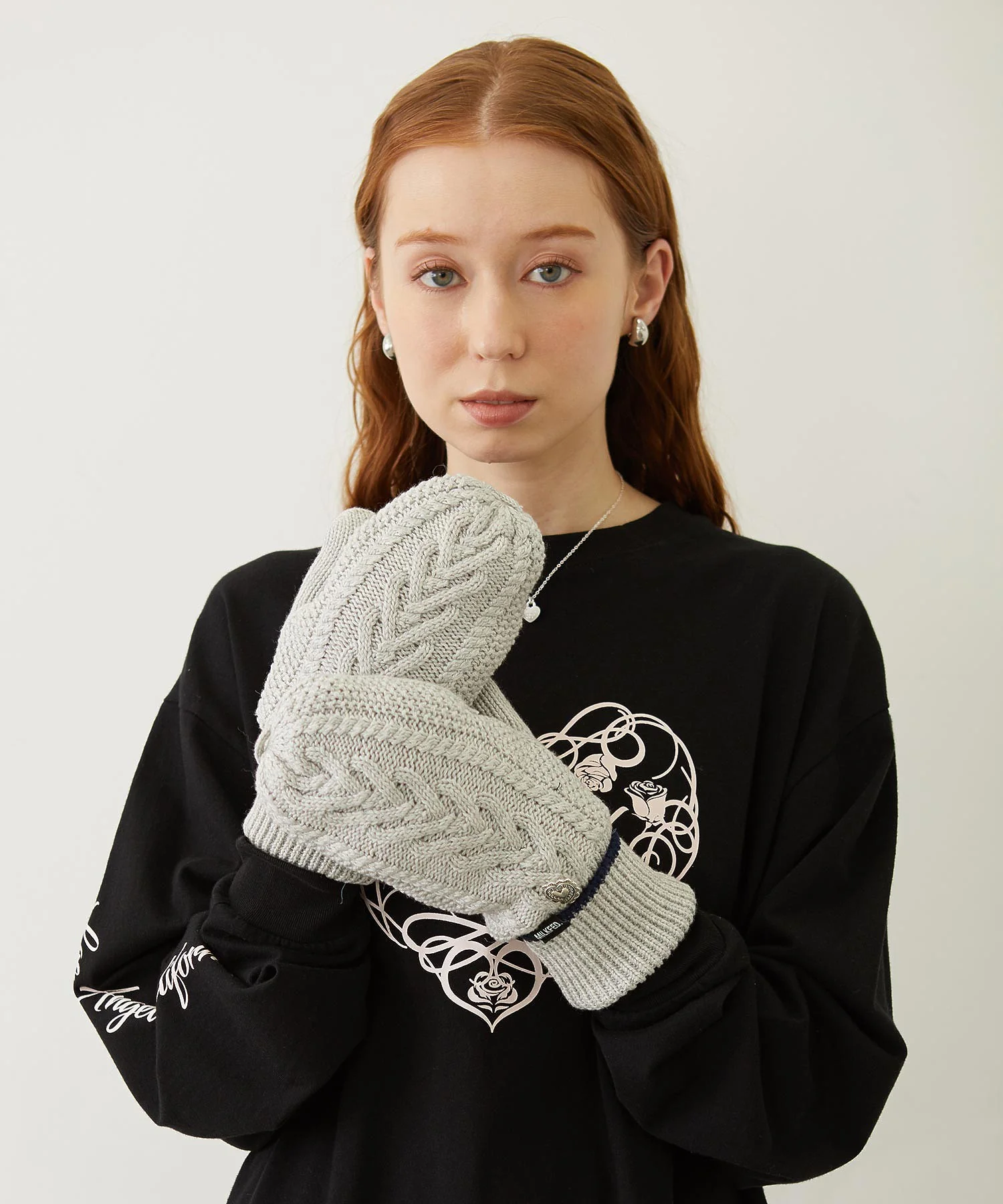 HEART CABLE MITTENS - Image 17