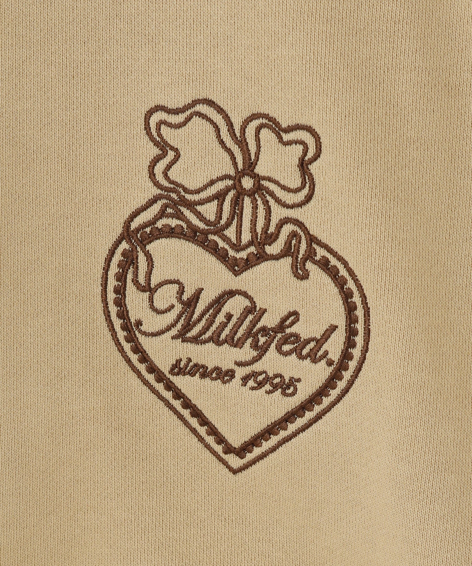 HEART RIBBON EMBLEM SHORT CREW SWEAT - Image 32