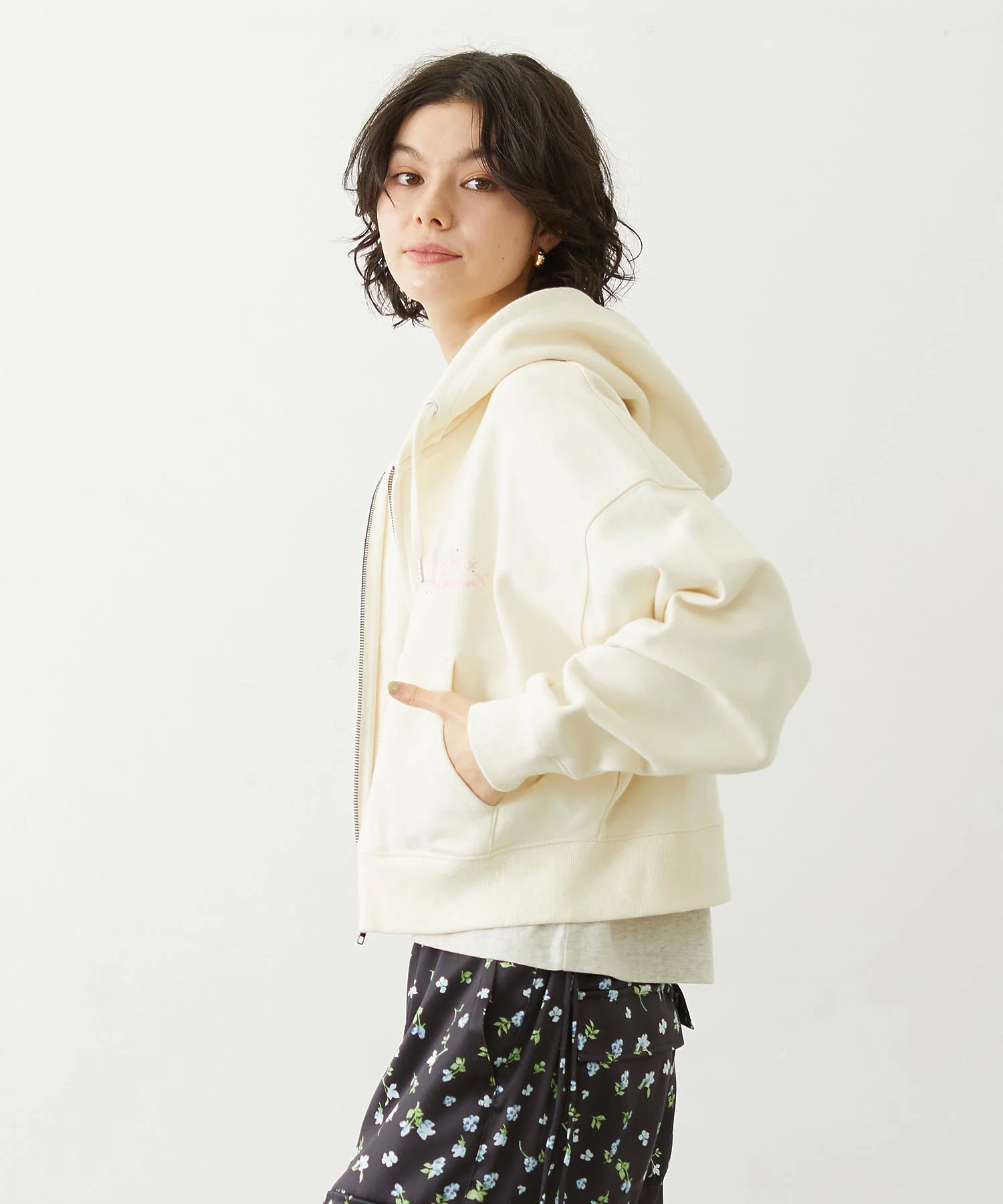 RHINESTONE LOGO SHORT ZIP UP HOODIE - Image 27