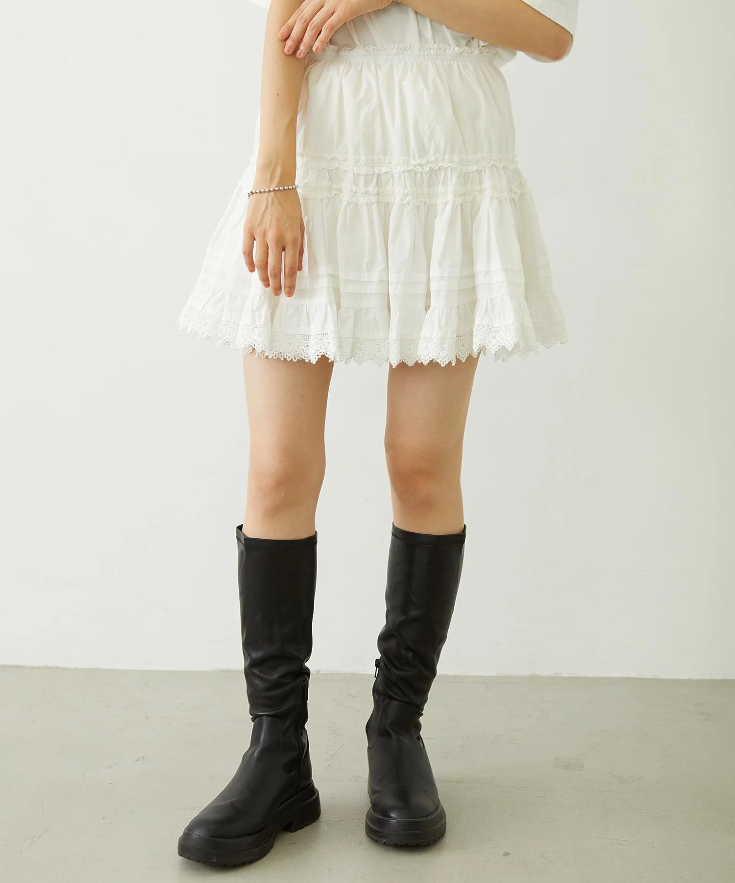 LACE MINI SKIRT - Image 3