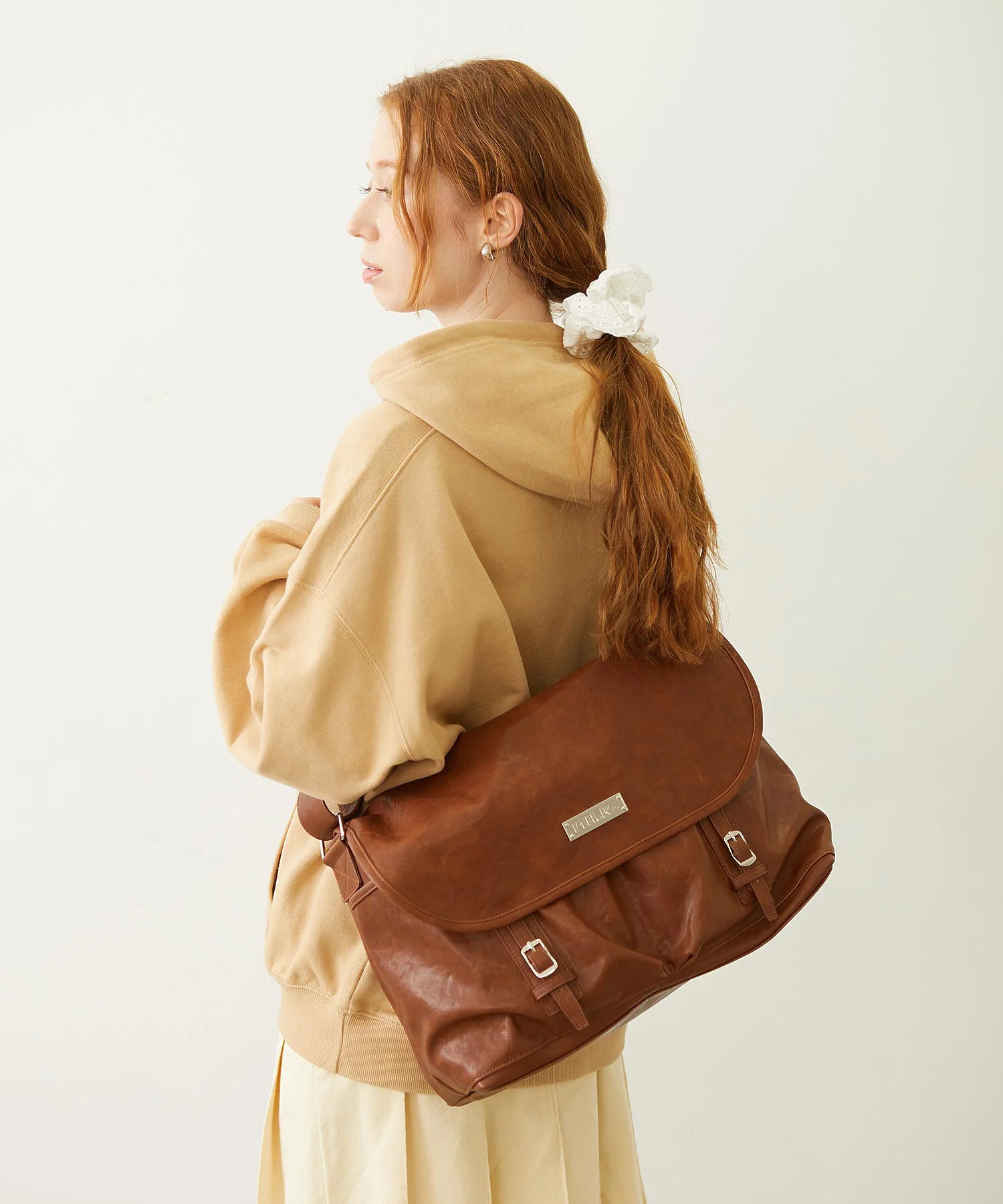 BAR LOGO MESSENGER BAG - Image 18