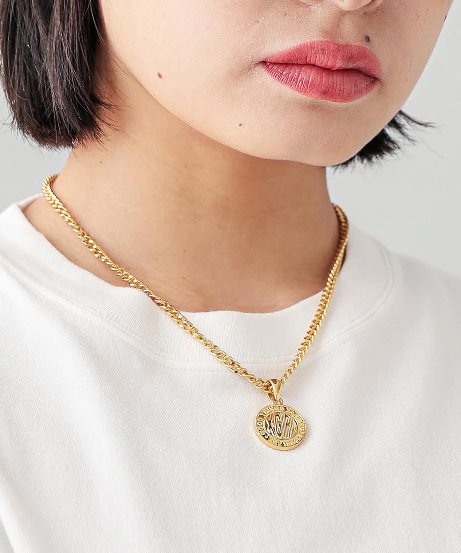 CIRCLE LOGO CHARM NECKLACE - Image 5