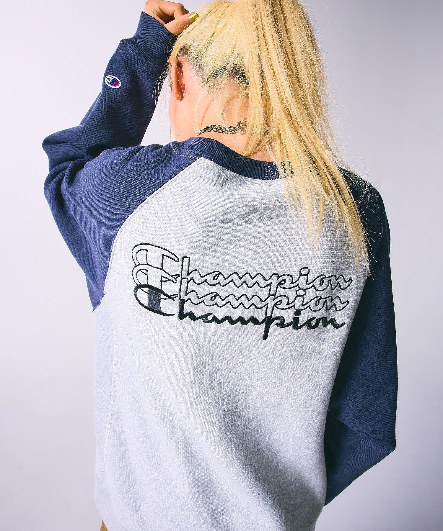 X-girl x Champion REVERSE WEAVE R RAGLAN SWEAT TOP - Image 2