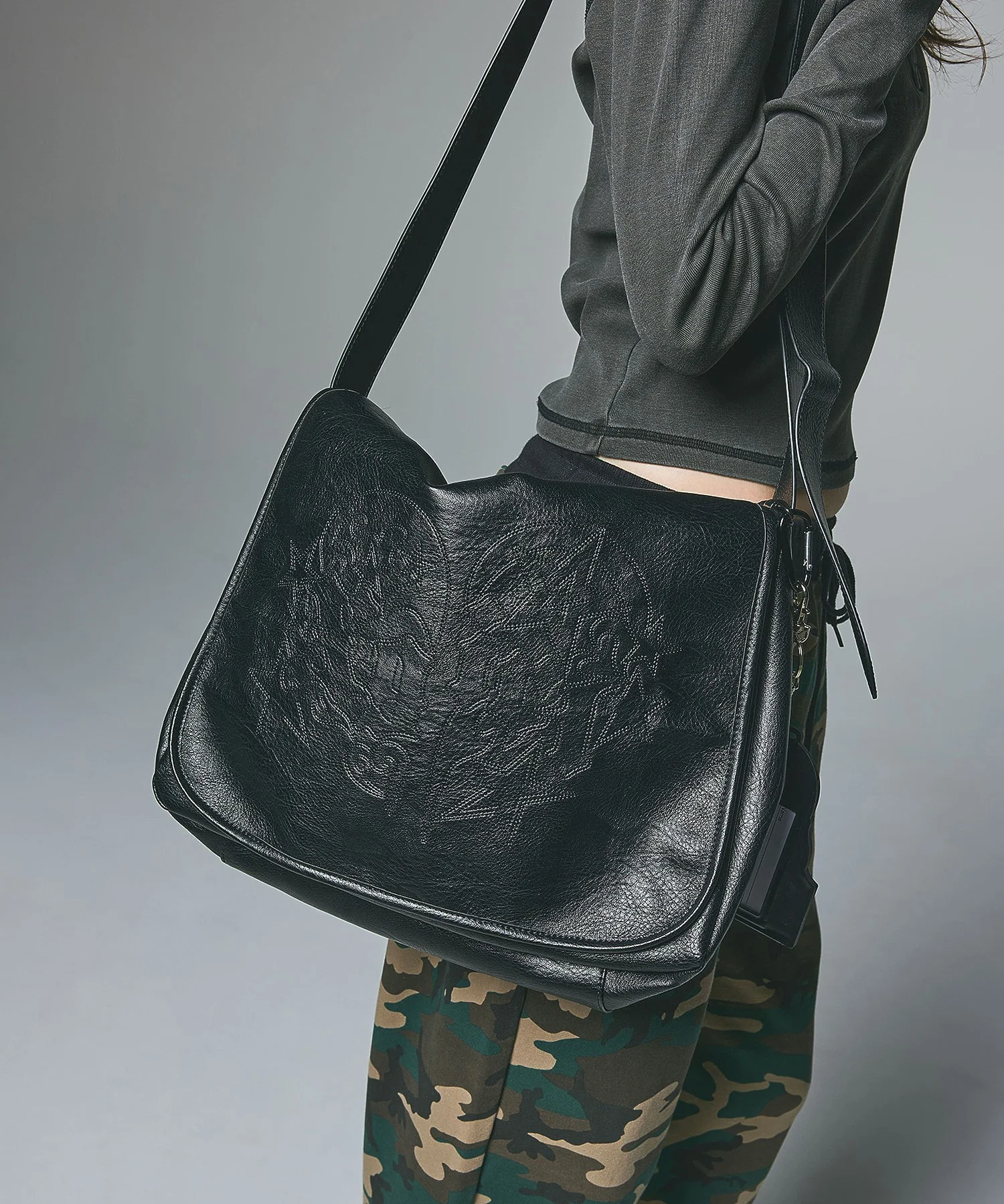TRIBAL HEART FAUX LEATHER MESSENGER BAG - Image 2