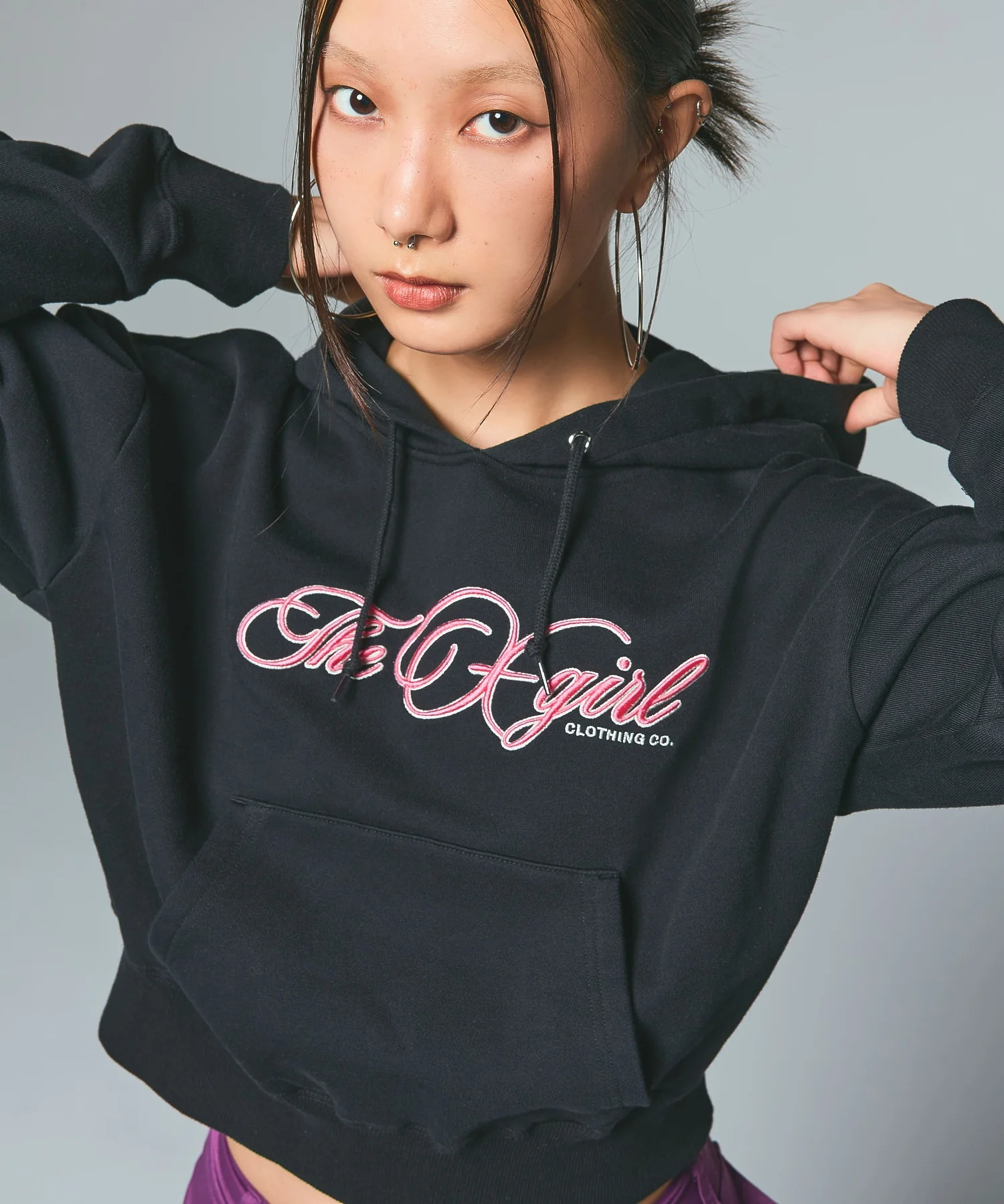 CURSIVE LOGO EMBROIDERY COMPACT SWEAT HOODIE