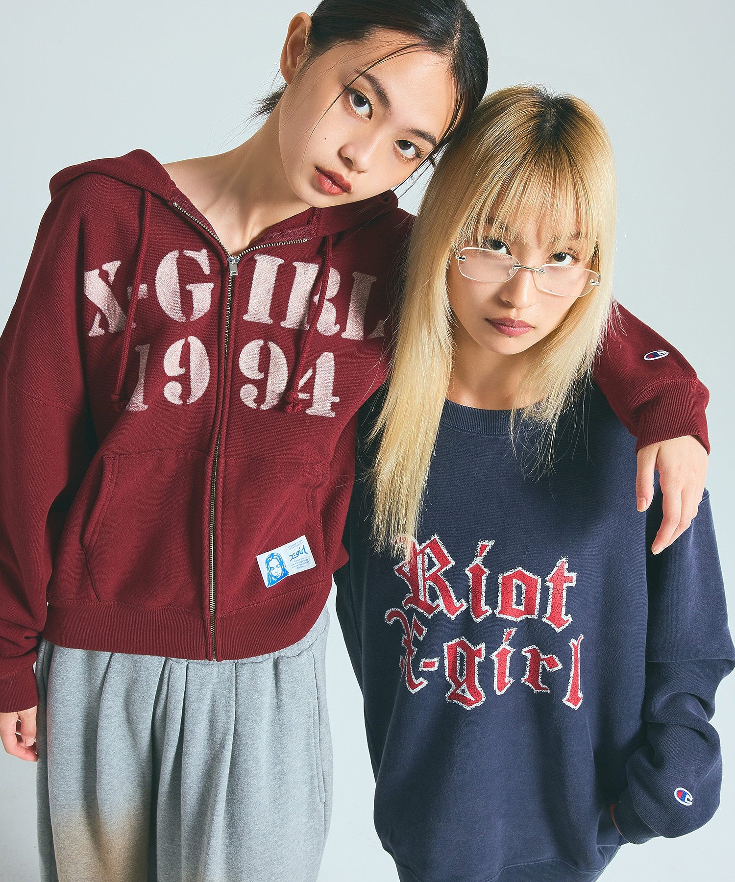 X-girl × Champion REVERSE WEAVE STENCIL LOGO ZIP UP HOODIE - Image 5