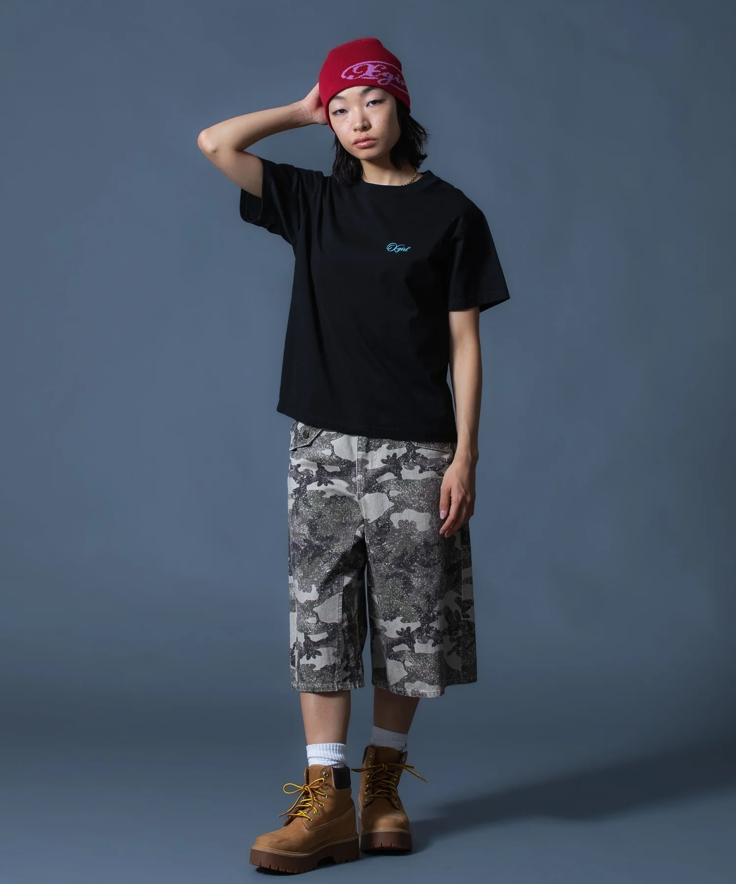 CURSIVE SCRIPT LOGO AND FACE S/S TEE - Image 15