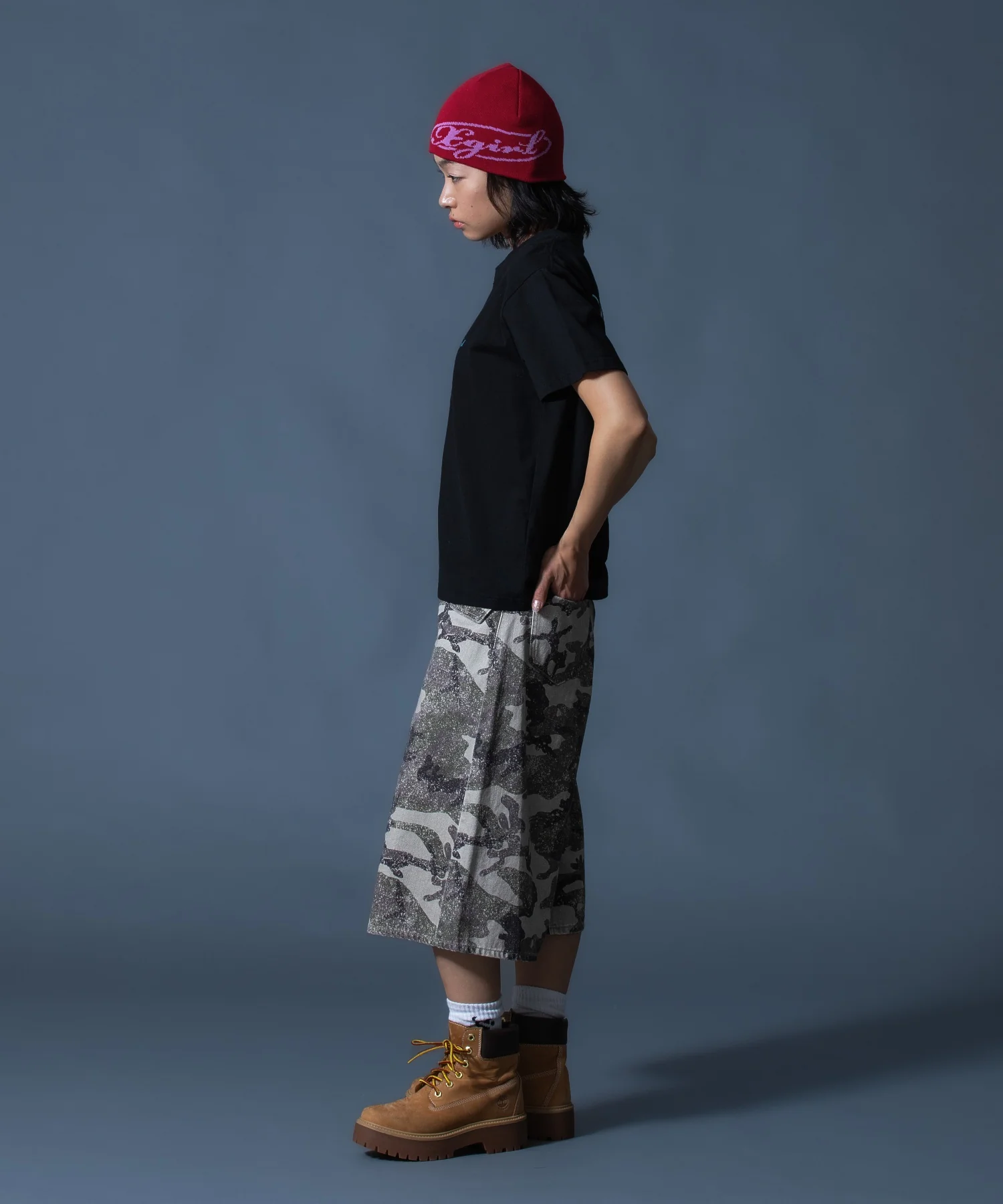 CURSIVE SCRIPT LOGO AND FACE S/S TEE - Image 16