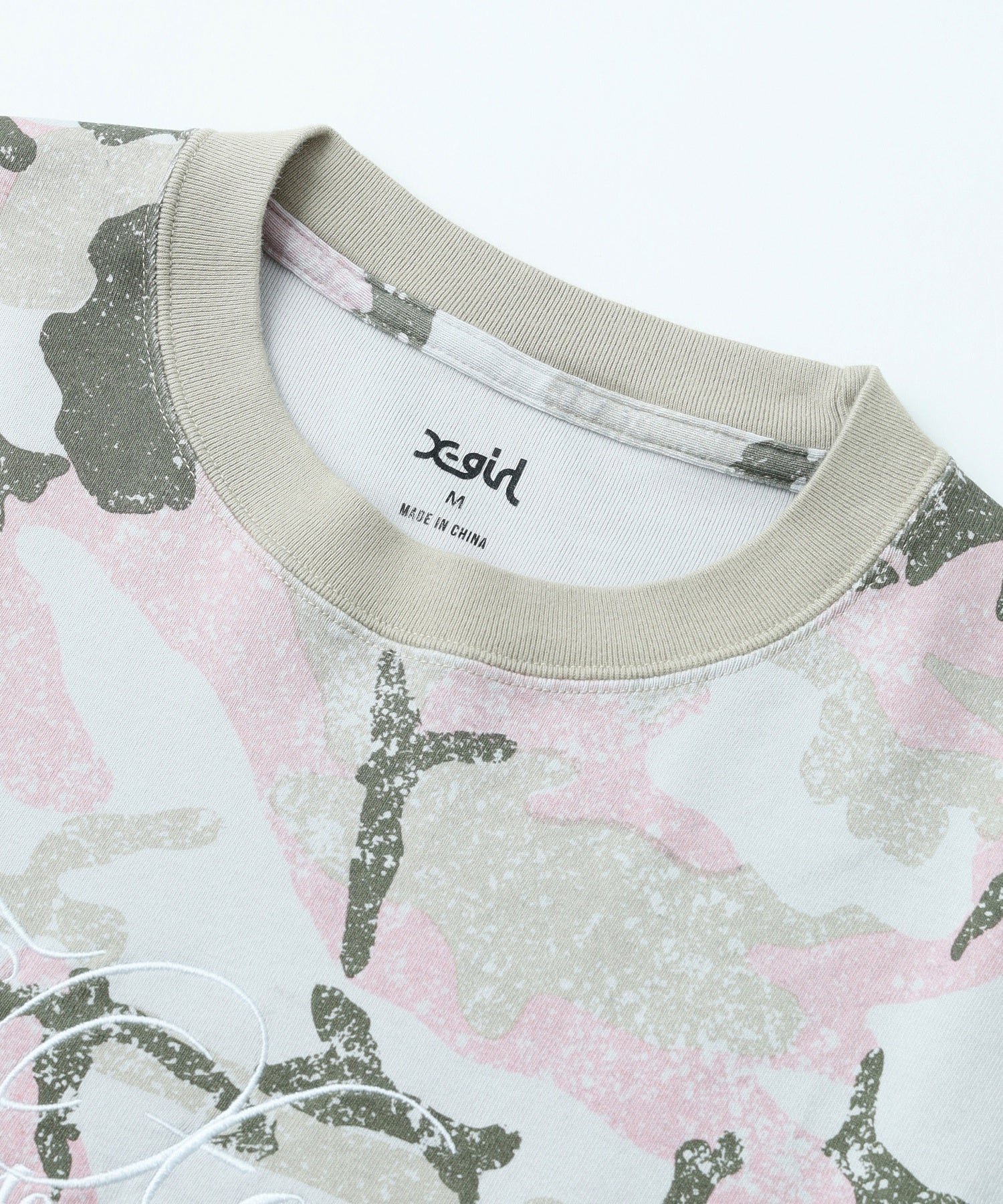 FADED CURSIVE SCRIPT LOGO CAMO S/S TEE - Image 12