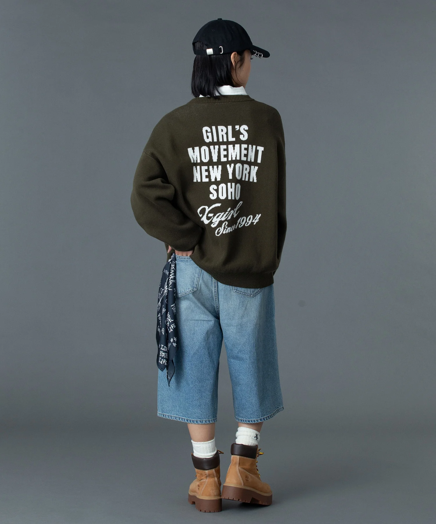 CURSIVE LOGO AND FACE JACQUARD KNIT TOP - Image 21
