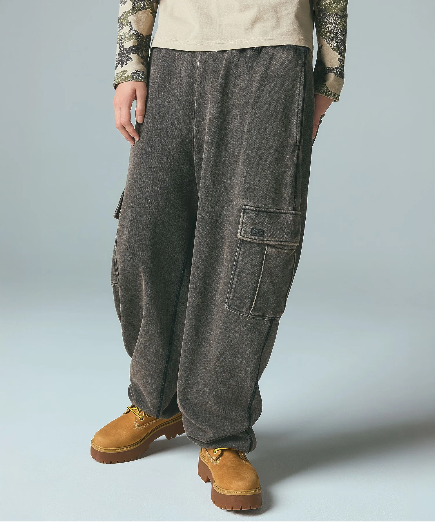 OVERDYED NUMBER PATCH CARGO SWEATPANTS - Image 8