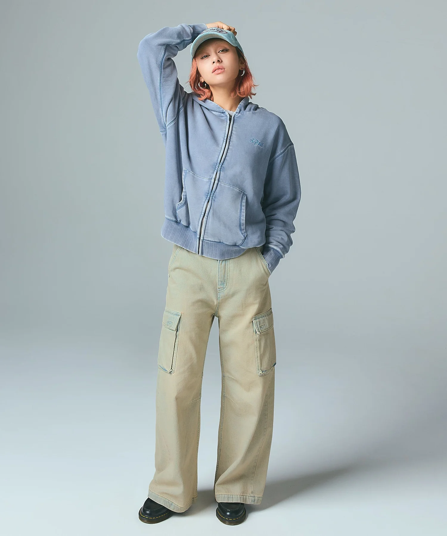 CURSIVE LOGO DENIM CARGO PANTS - Image 13