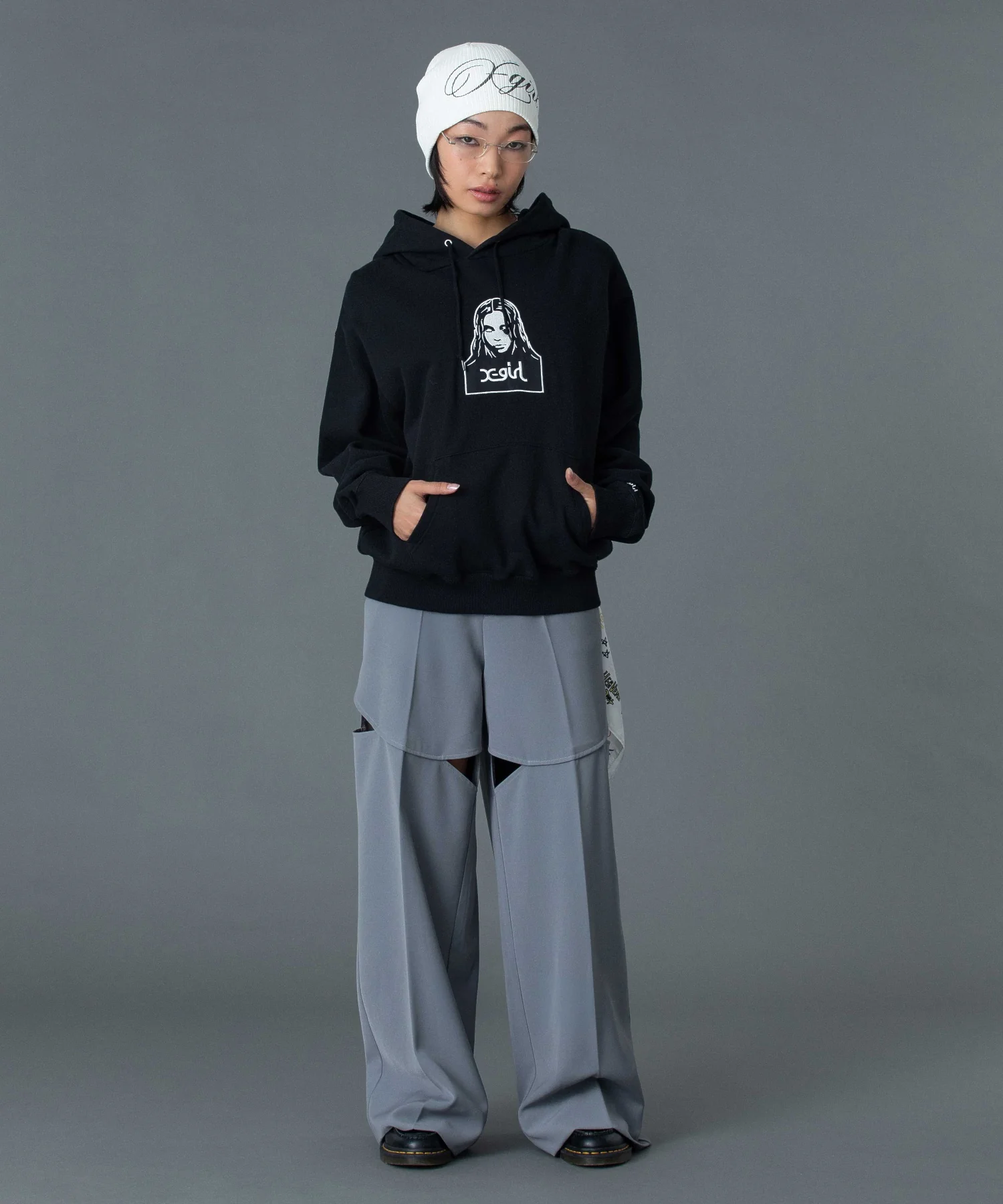 SPRAY LOGO AND STUDDED BEANIE - Image 19