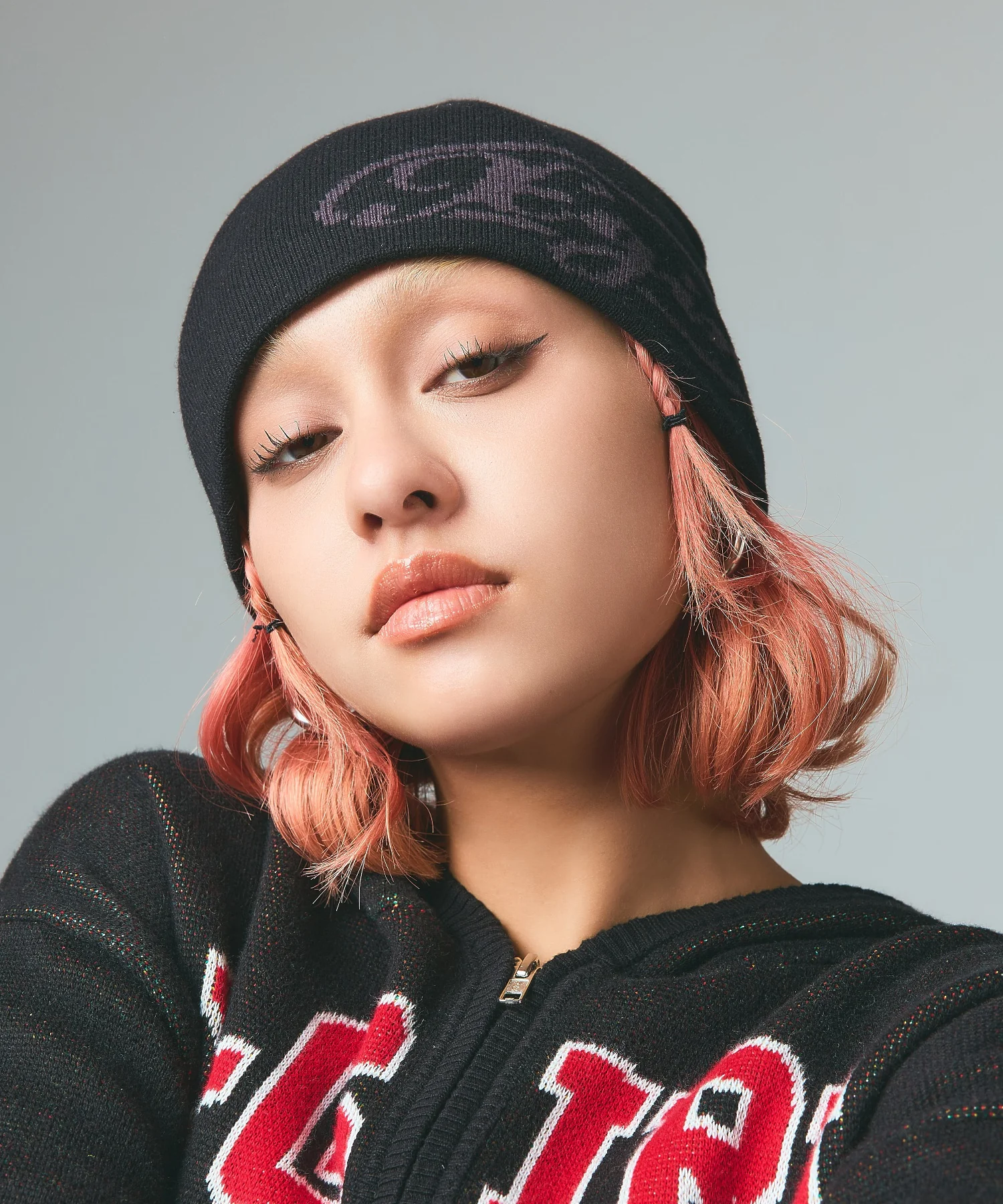 DIAGONAL OVAL LOGO JACQUARD BEANIE - Image 10