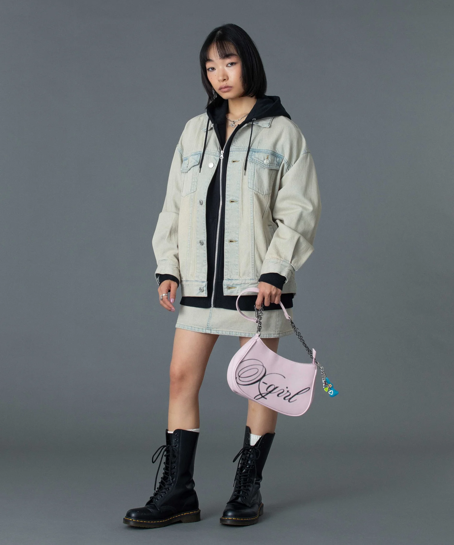 SPRAY SCRIPT LOGO SHOULDER BAG - Image 16