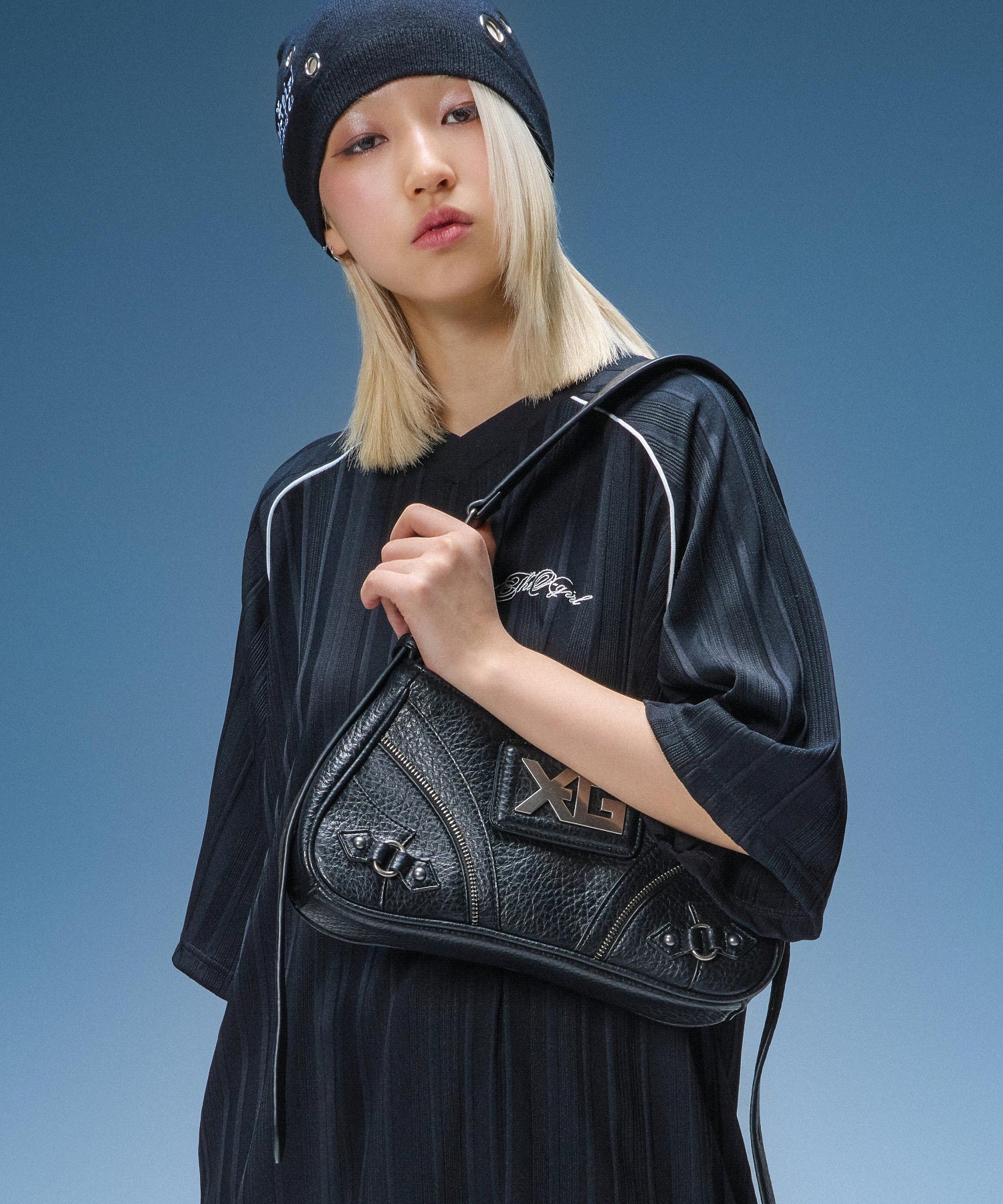 XG EMBLEM BUCKLE PANELED SHOULDER BAG - Image 14