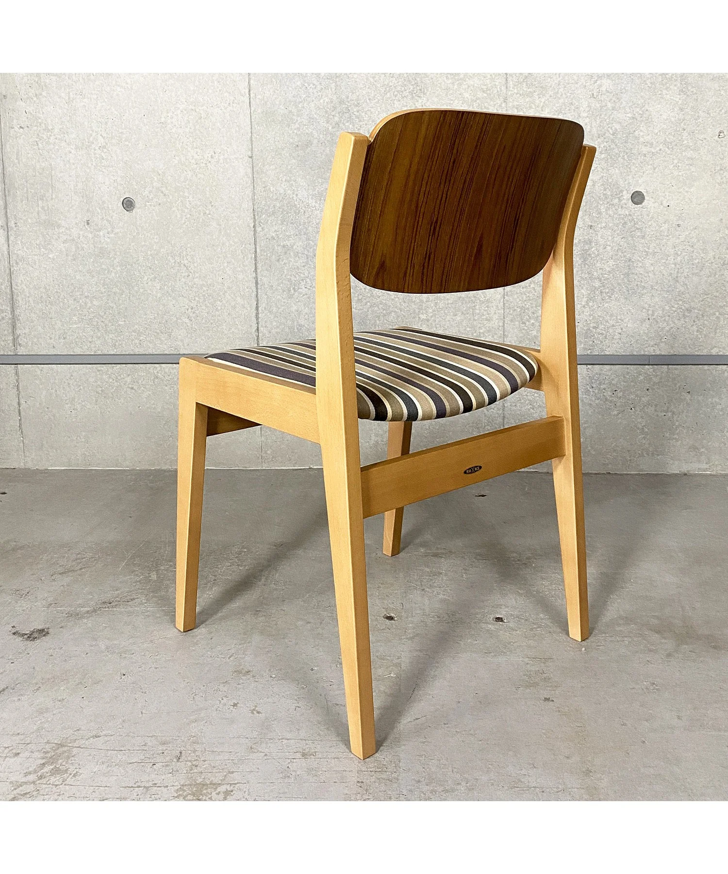 天童木工 水之江忠臣 BOOK CHAIR 70th Anniversary Revival Edition with Mid-Century MODERN ”Miller Stripe Neutral” - Image 3