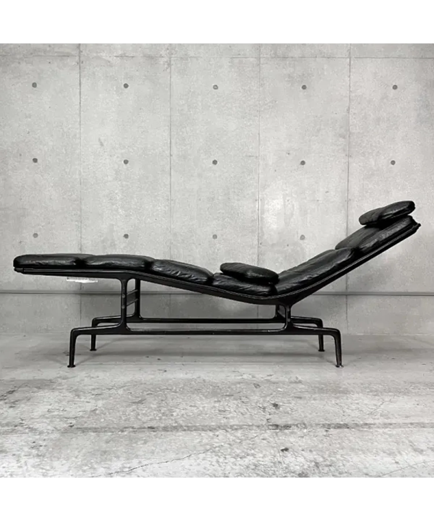 Eames Chaise - Image 12