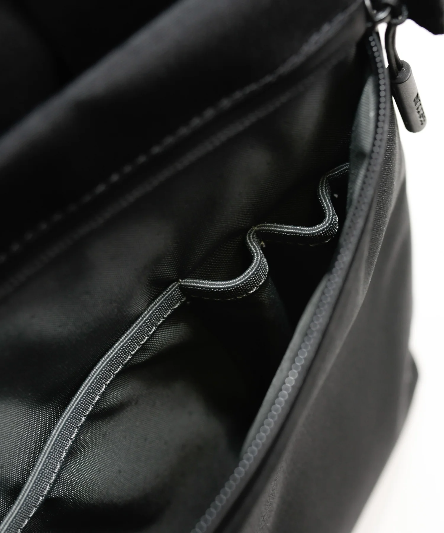 INCO300716-BLK Incase Transfer 2-Way Tote - Image 20