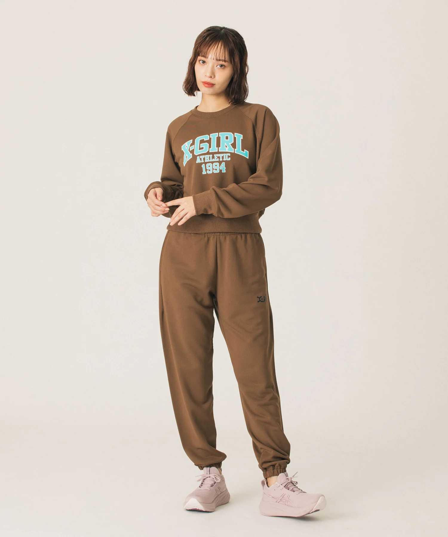 COLLEGE LOGO SHORT CREWNECK SWEATSHIRT - Image 10