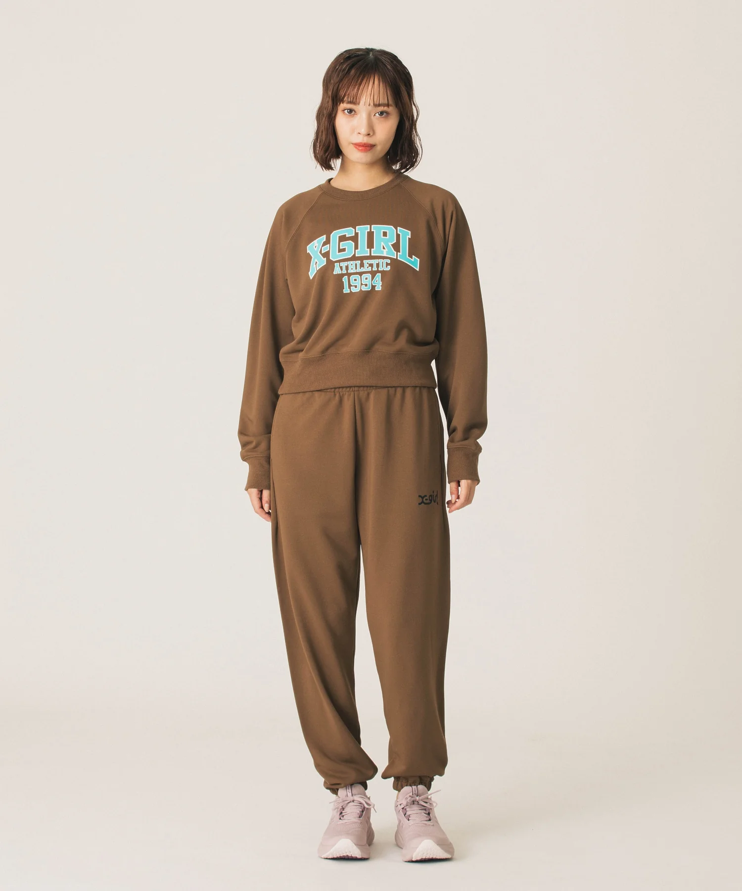COLLEGE LOGO SHORT CREWNECK SWEATSHIRT - Image 11