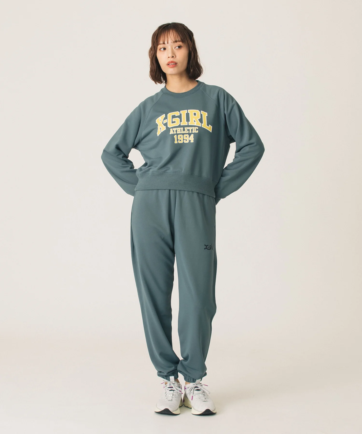 COLLEGE LOGO SHORT CREWNECK SWEATSHIRT - Image 3
