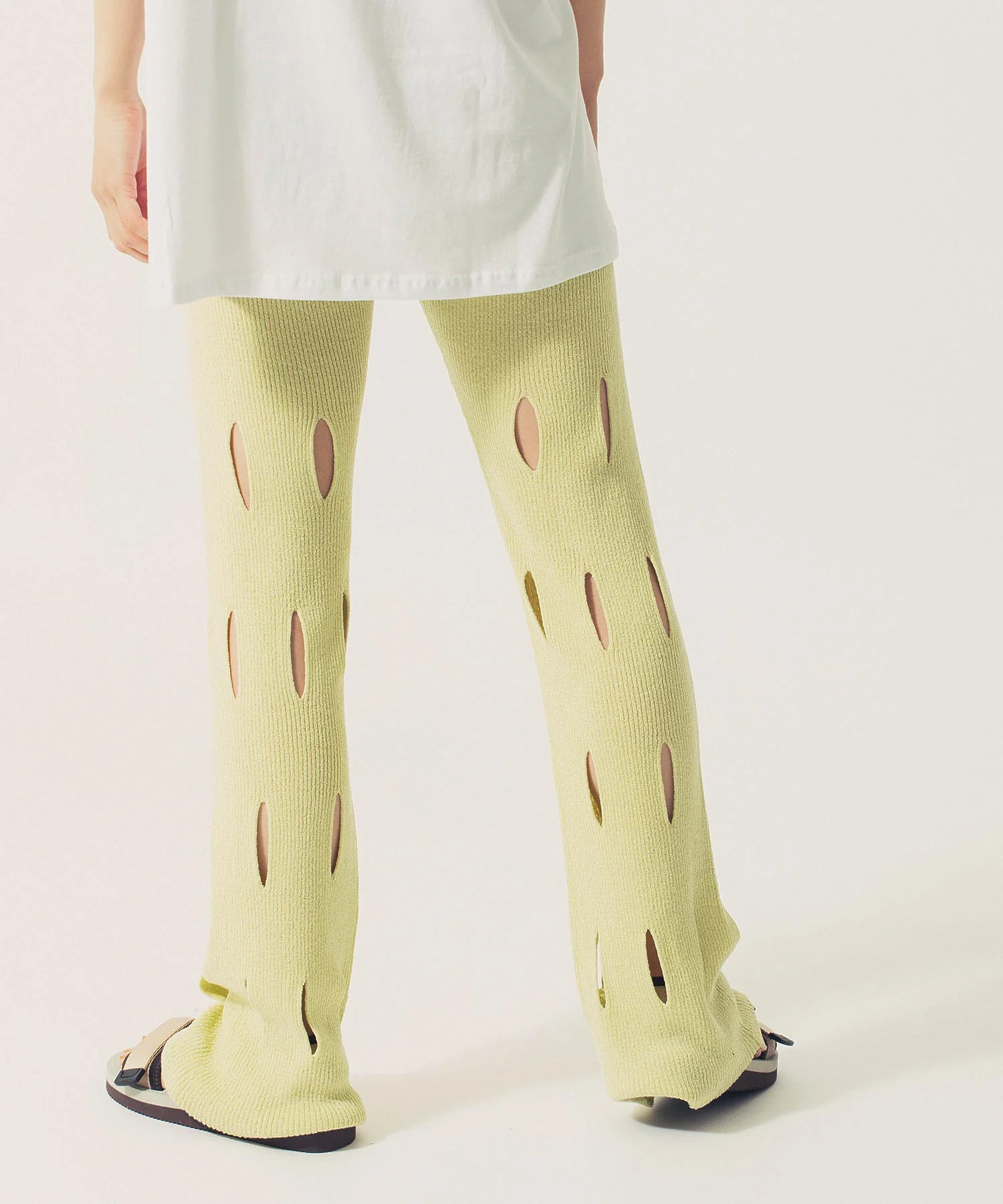 THE OPEN PRODUCT /ザオープンプロダクト/ CUT-OUT KNIT PANTS GTO221KT012 - Image 4
