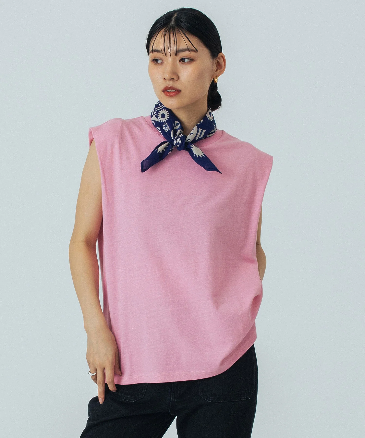【WEB・一部店舗限定】SHOULDER TUCKED SLEEVELESS TEE - Image 13