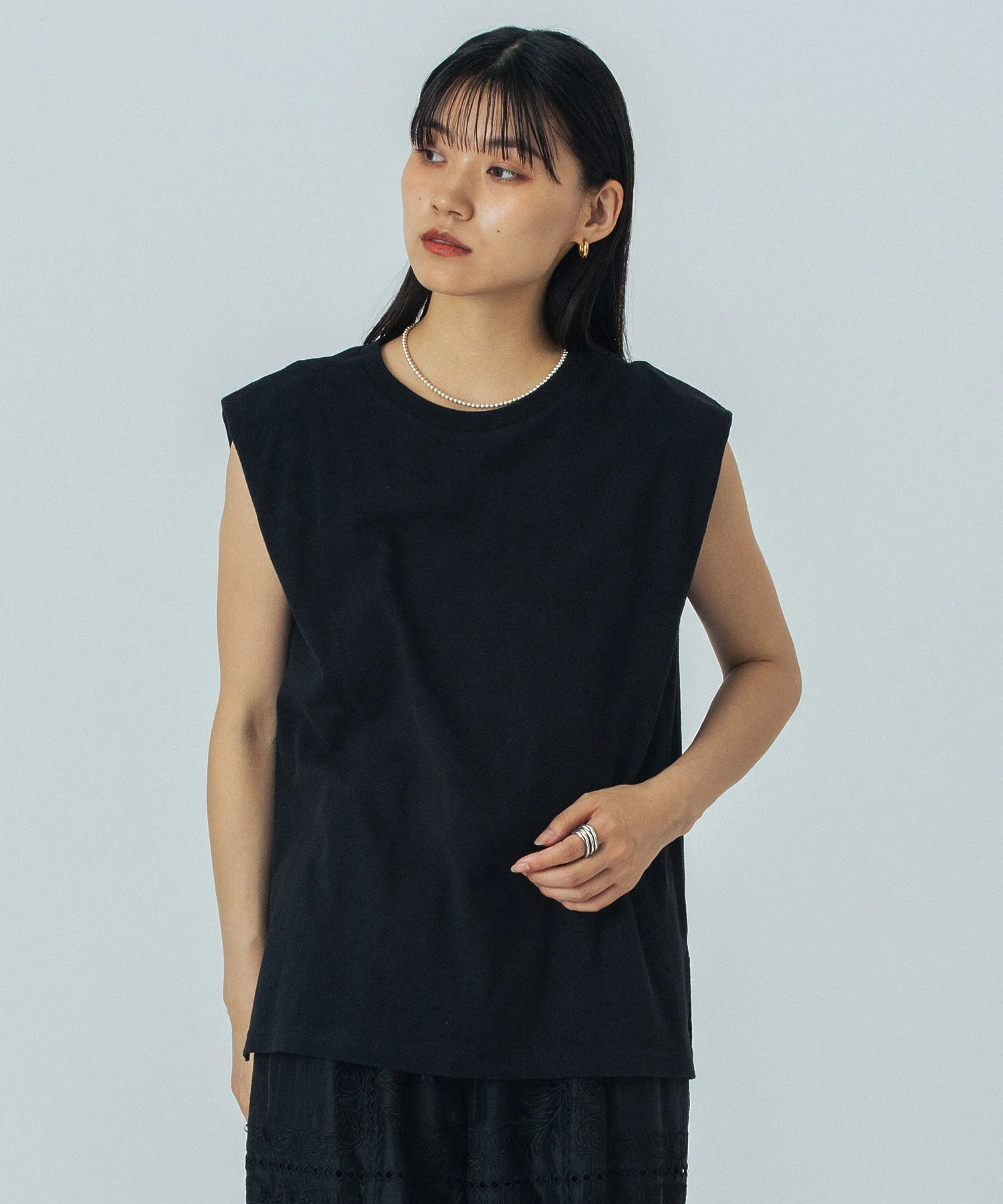 【WEB・一部店舗限定】SHOULDER TUCKED SLEEVELESS TEE - Image 26