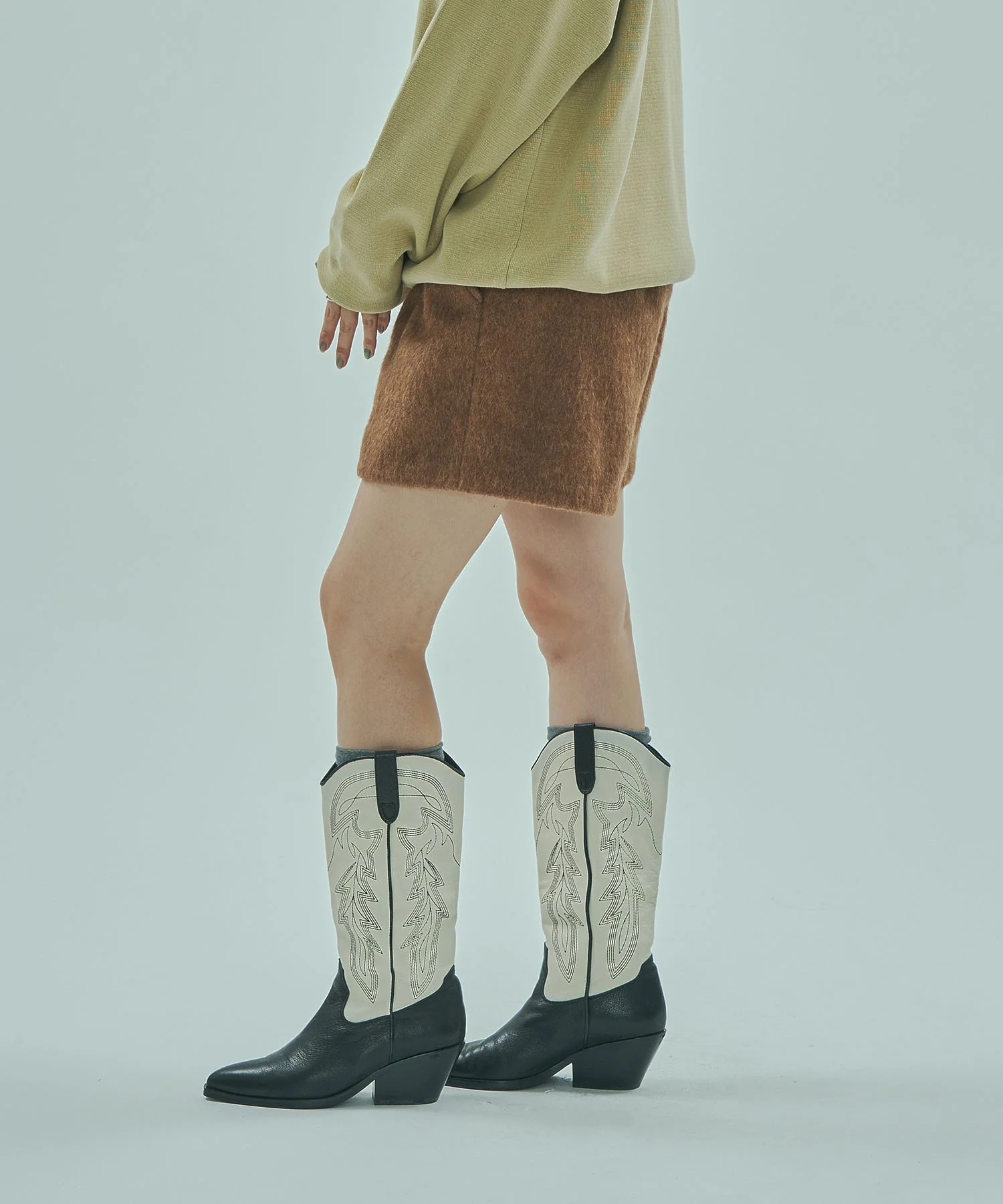 FEATHER TOUCH SHORTS - Image 10