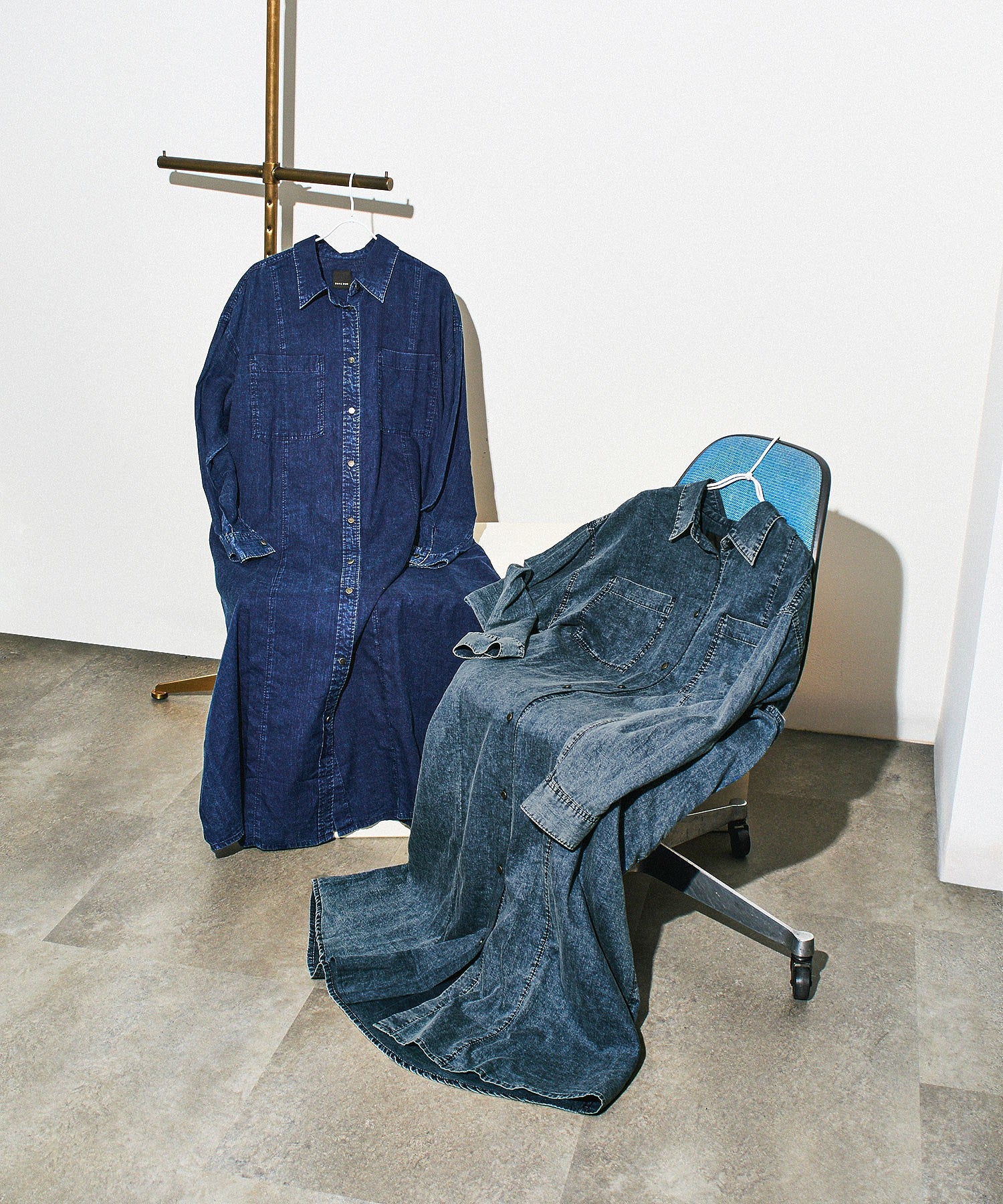 【WEB・一部店舗限定】DENIM LIKE SHIRT DRESS - Image 17