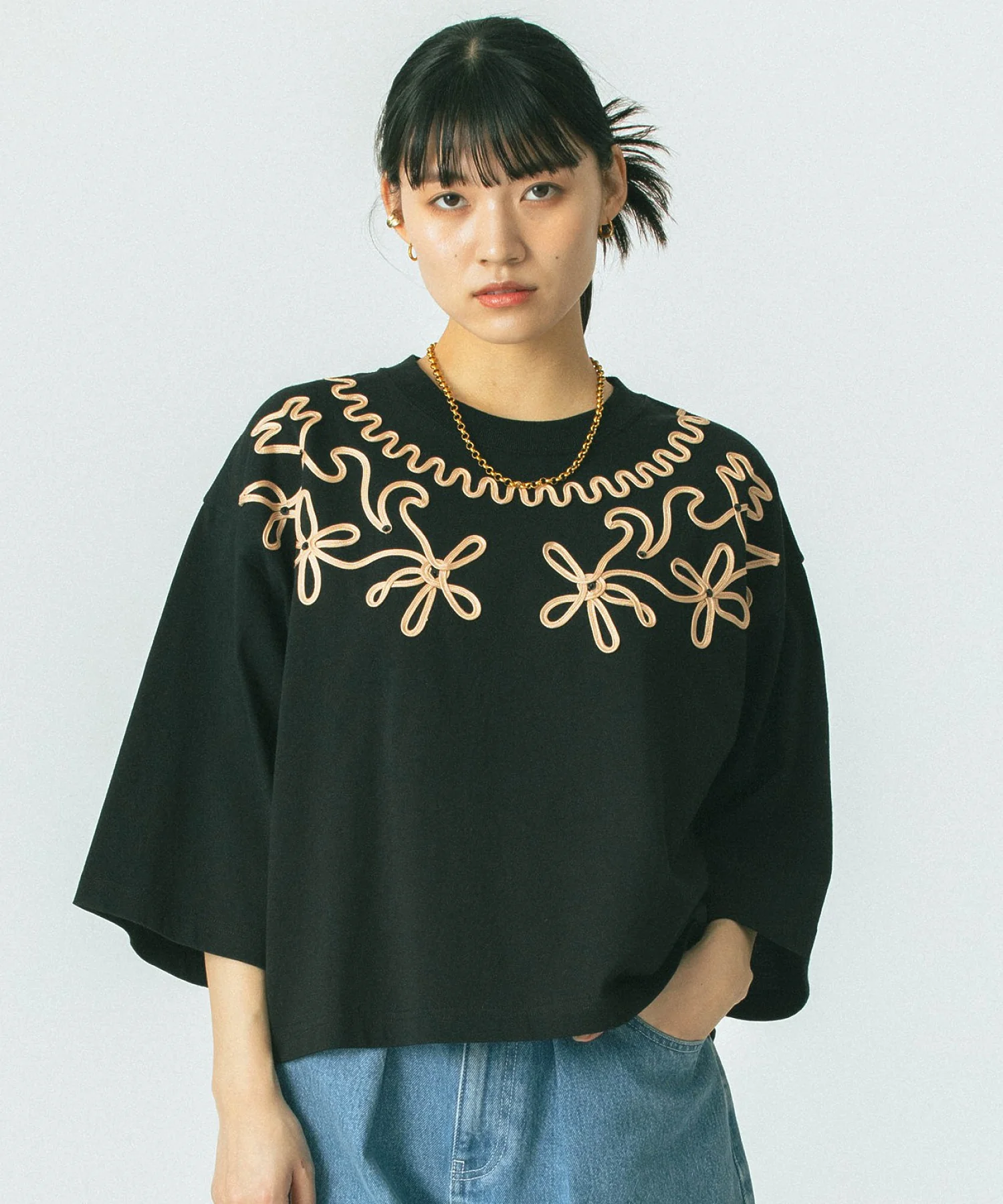 mag.by c/EMBROIDERY H/S TEE - Image 14