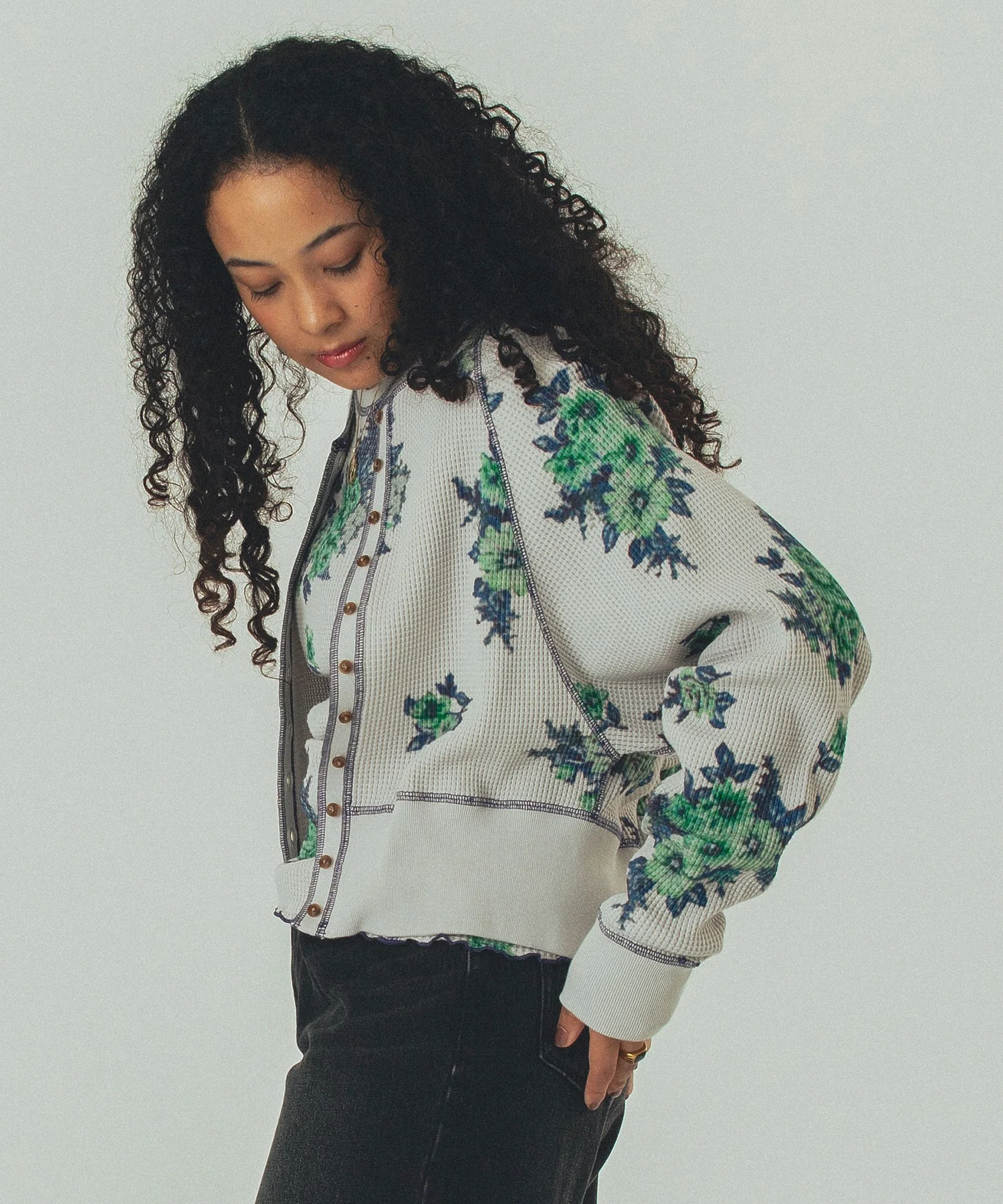 mag.by c/FLOWER PRINT WAFFLE CARDIGAN - Image 3