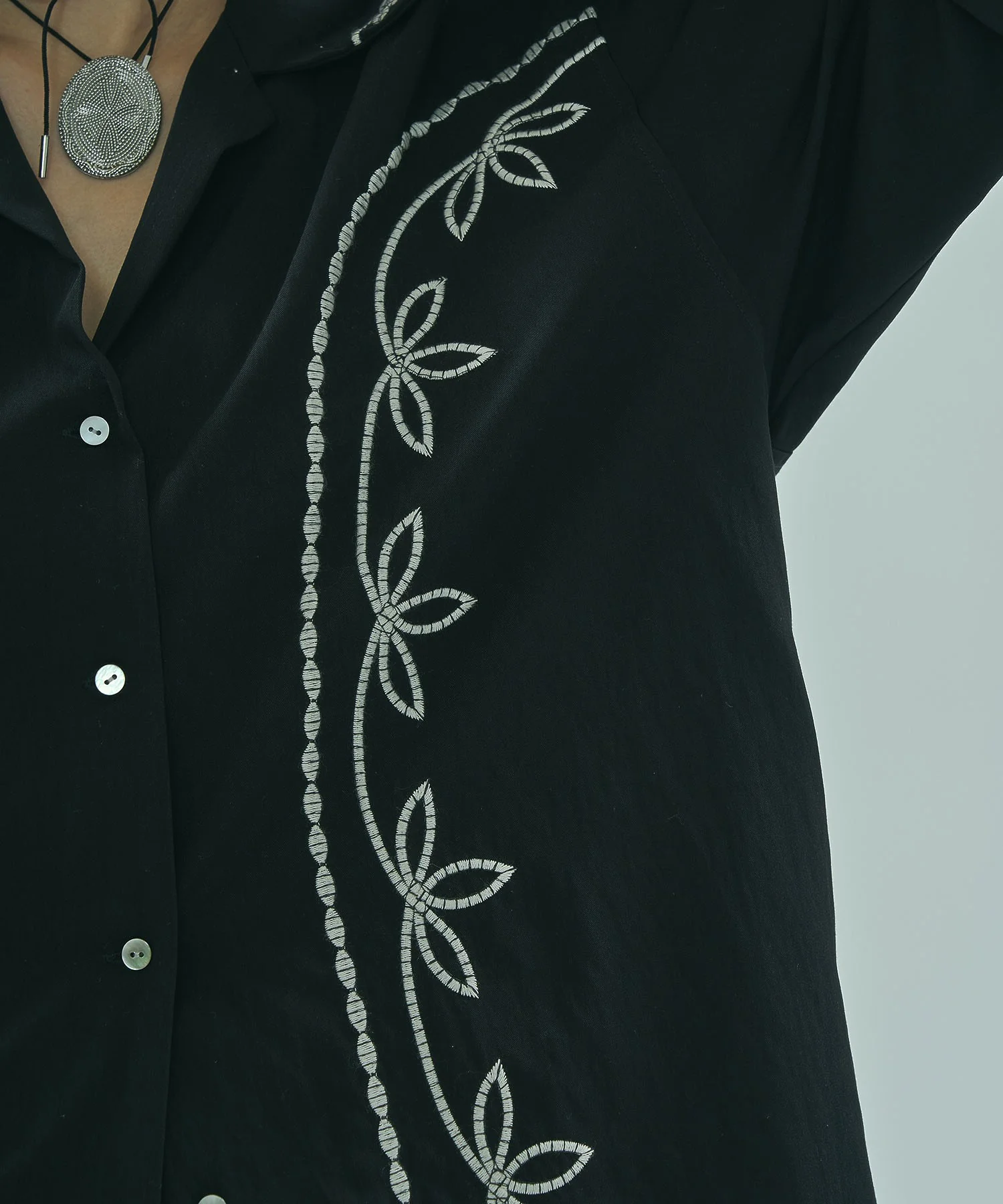 mag.by c/EMBROIDERY SHIRT - Image 20