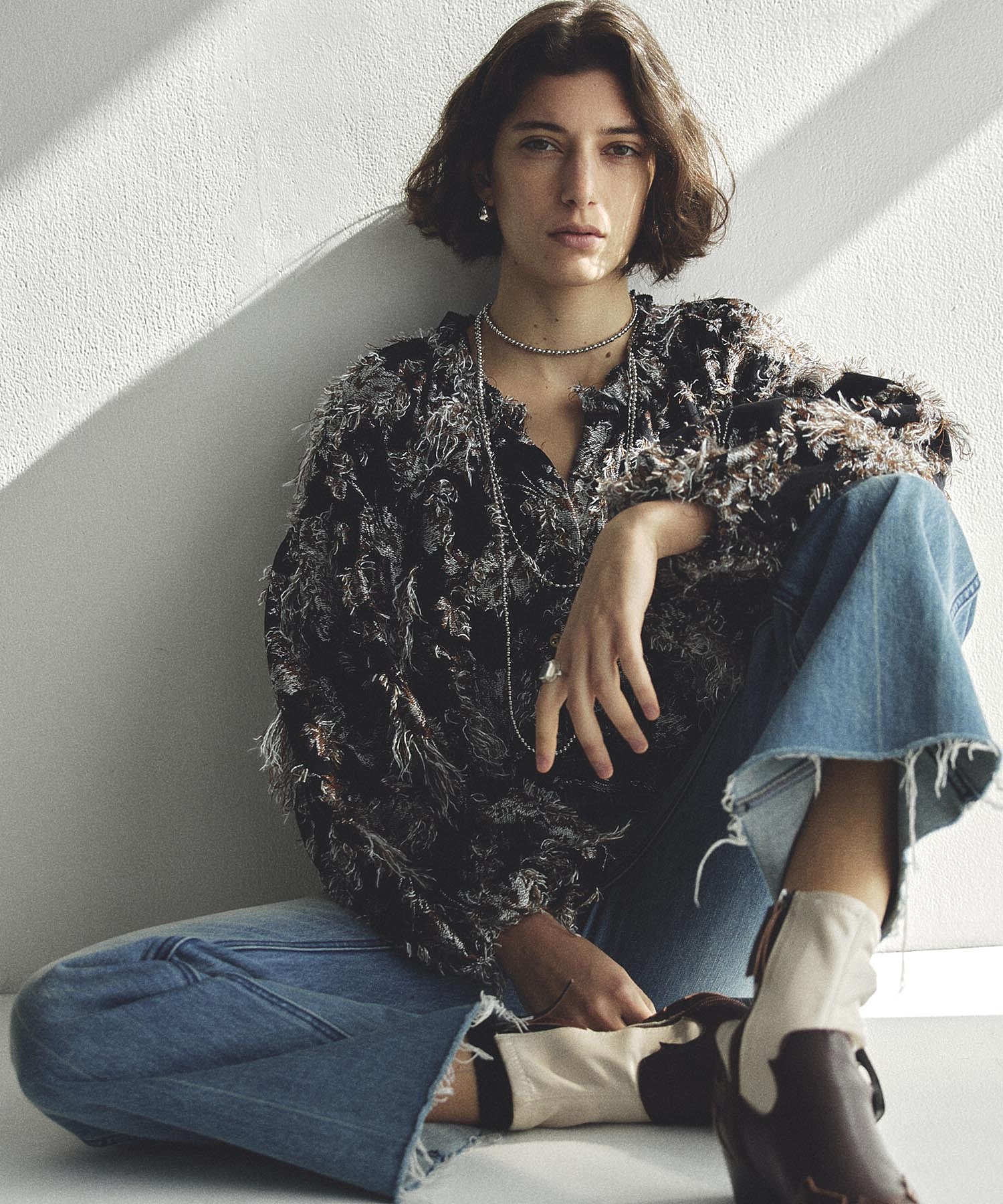 mag.by c/FLOWER JACQUARD BLOUSE - Image 3