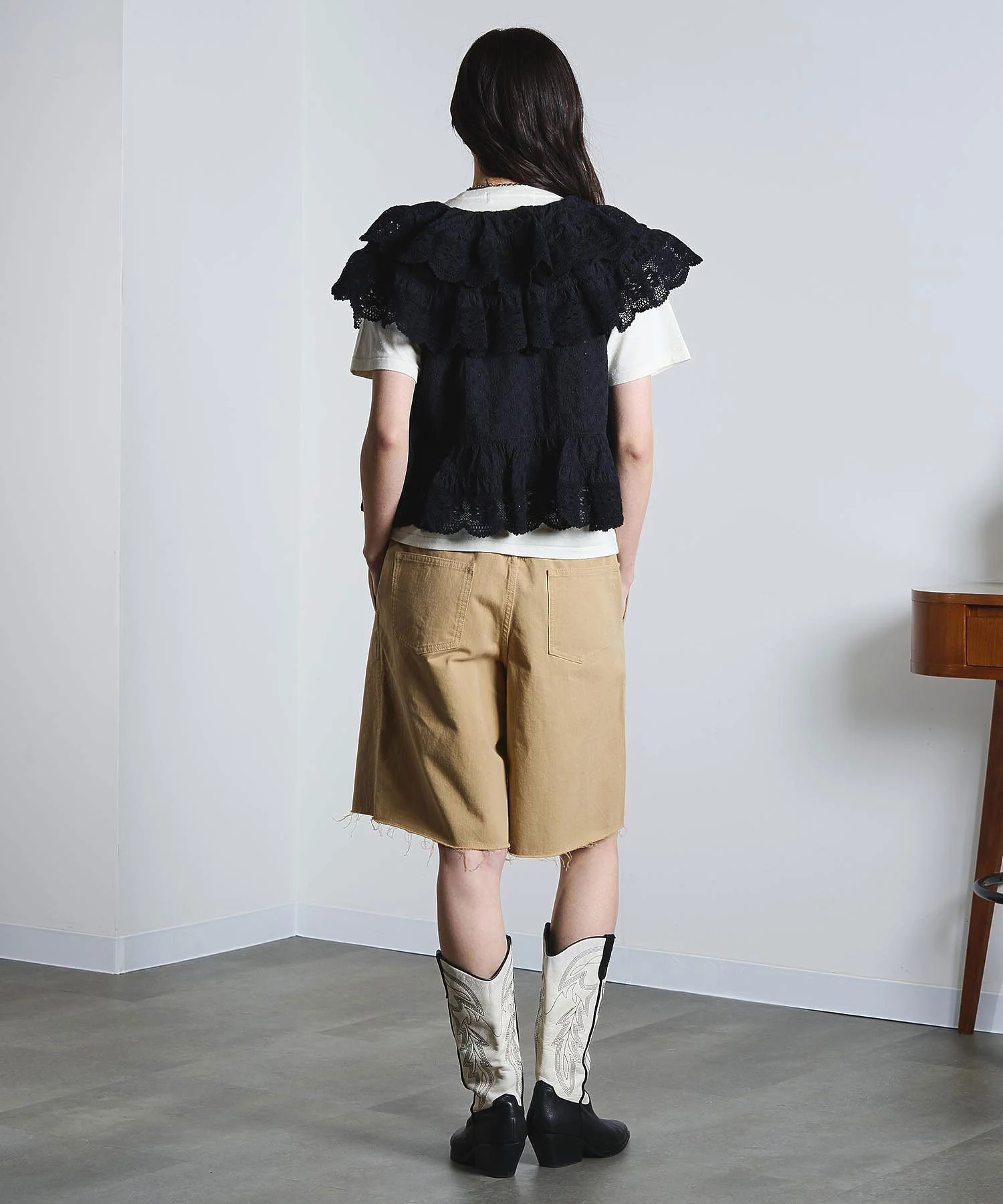 mag.by c/COTTON EMBROIDERY FRILL VEST - Image 15