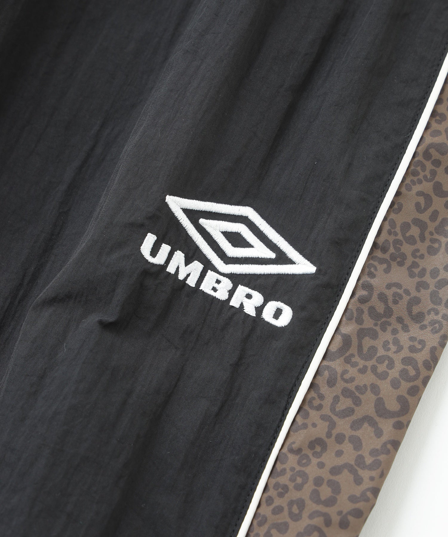 UMBRO×ROSE BUD/LEOPARD PATTERN LINE NYLON PANTS - Image 9
