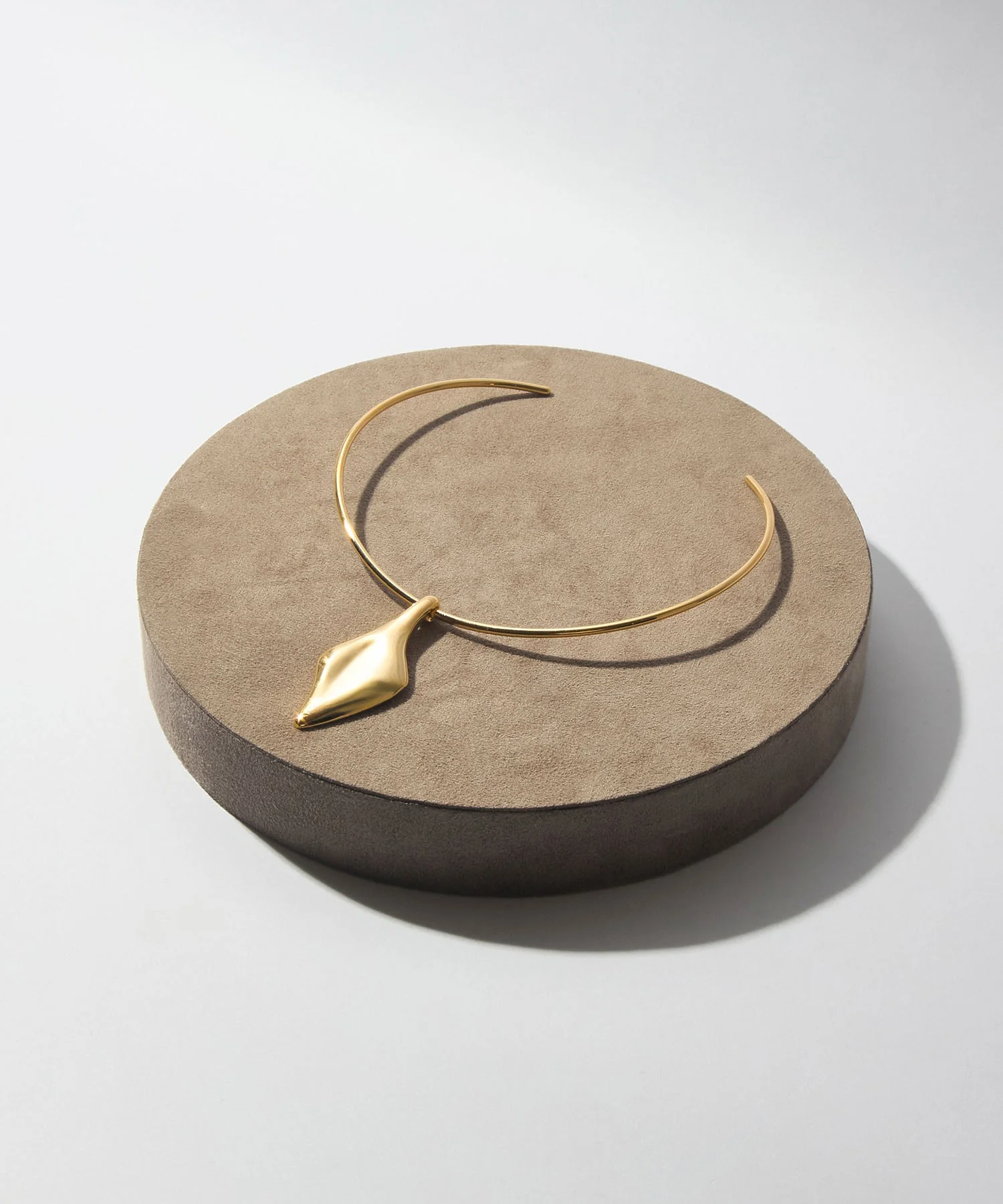 loni/LEAF PLATE CHOKER - Image 3